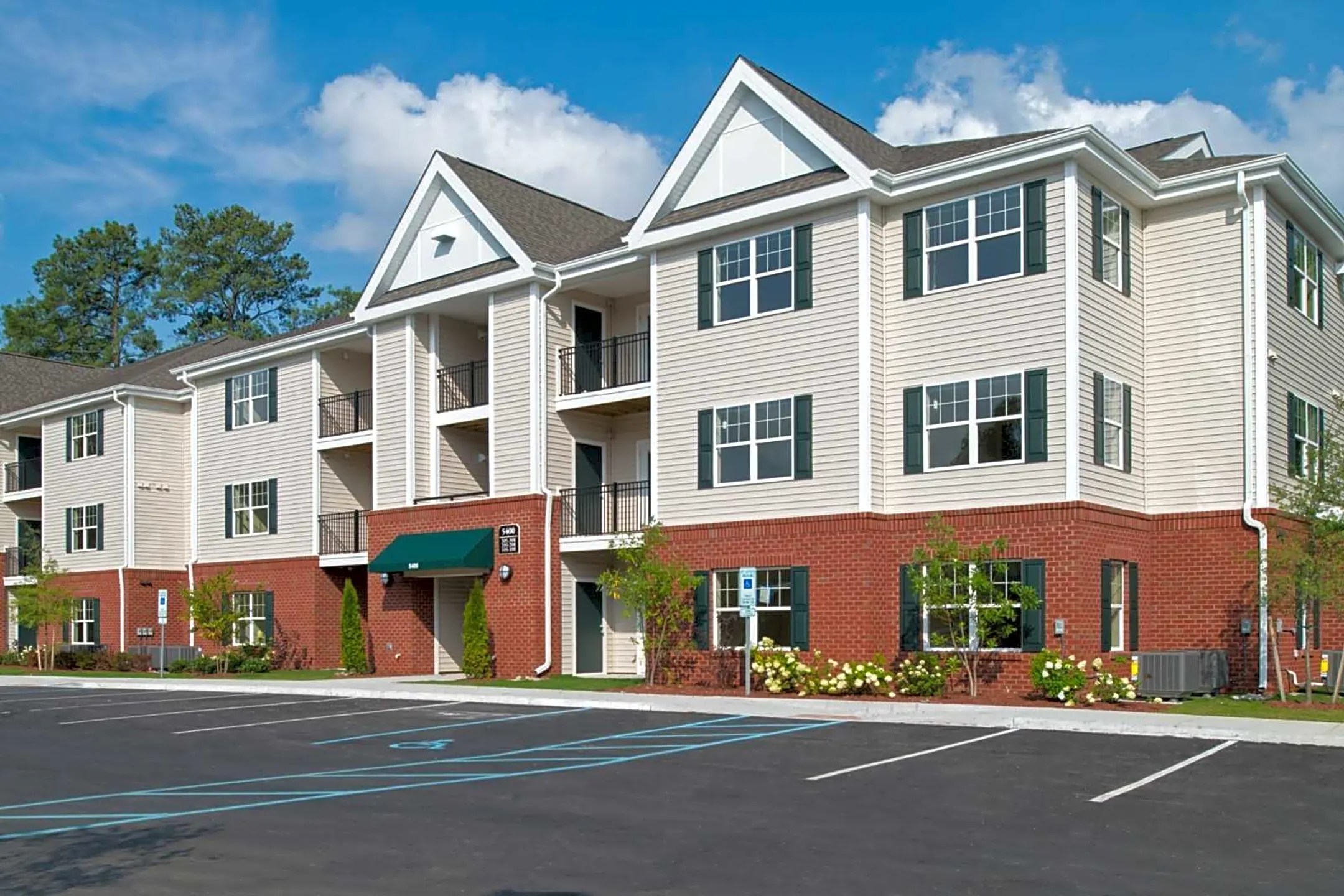 Pointe At Pickett Farm 5424 Greenplain Road Norfolk, VA Apartments