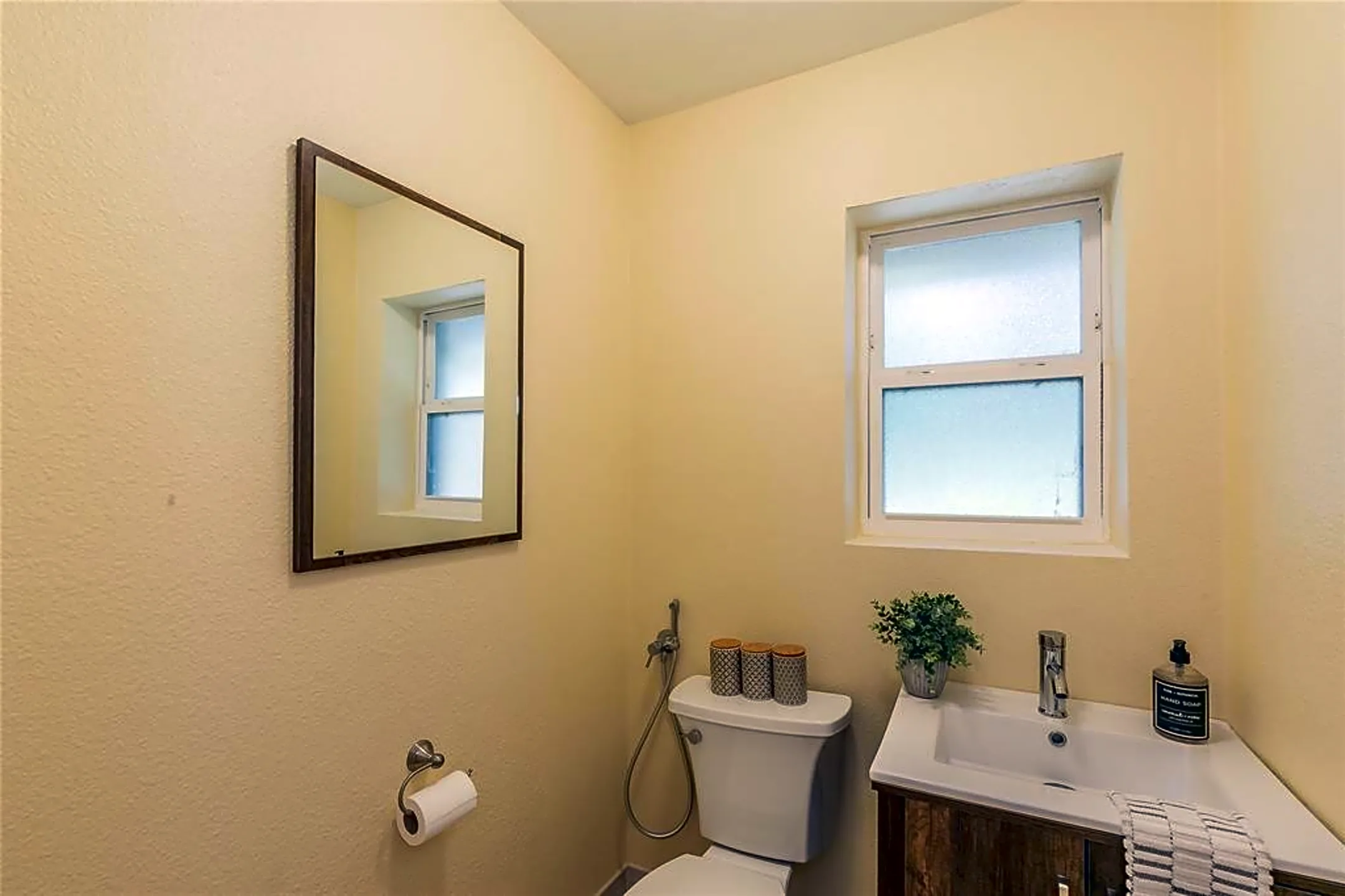 Bathroom - 313 Santa Clara St - Irving, TX