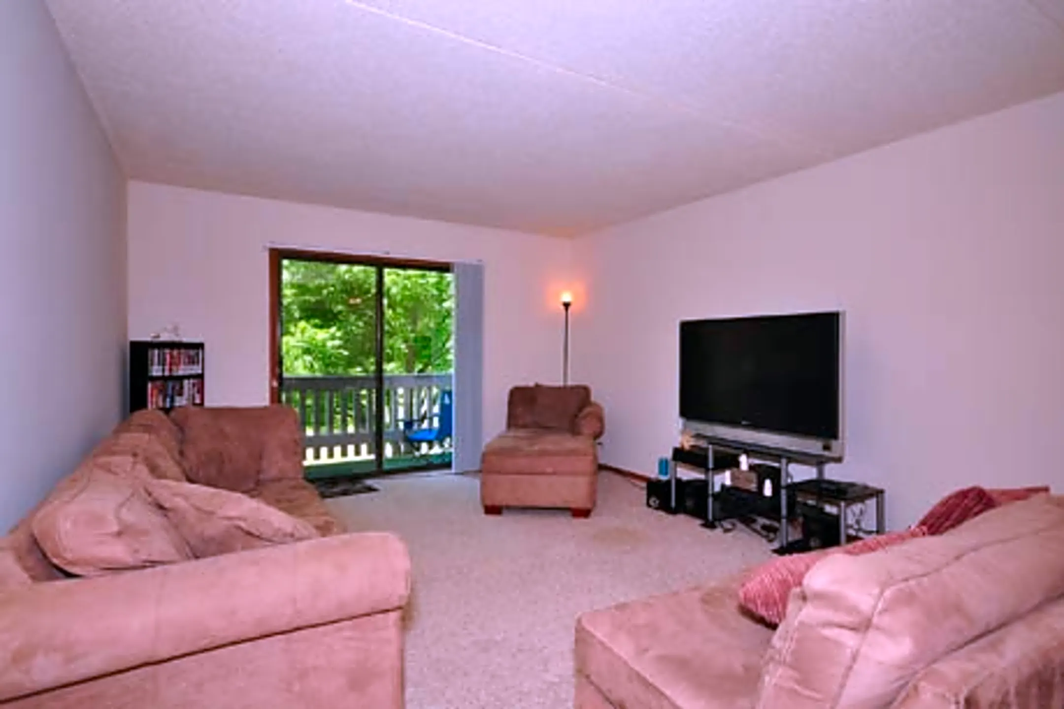 Woodview Apartments 1830 N Delany Rd Gurnee, IL Apartments for Rent