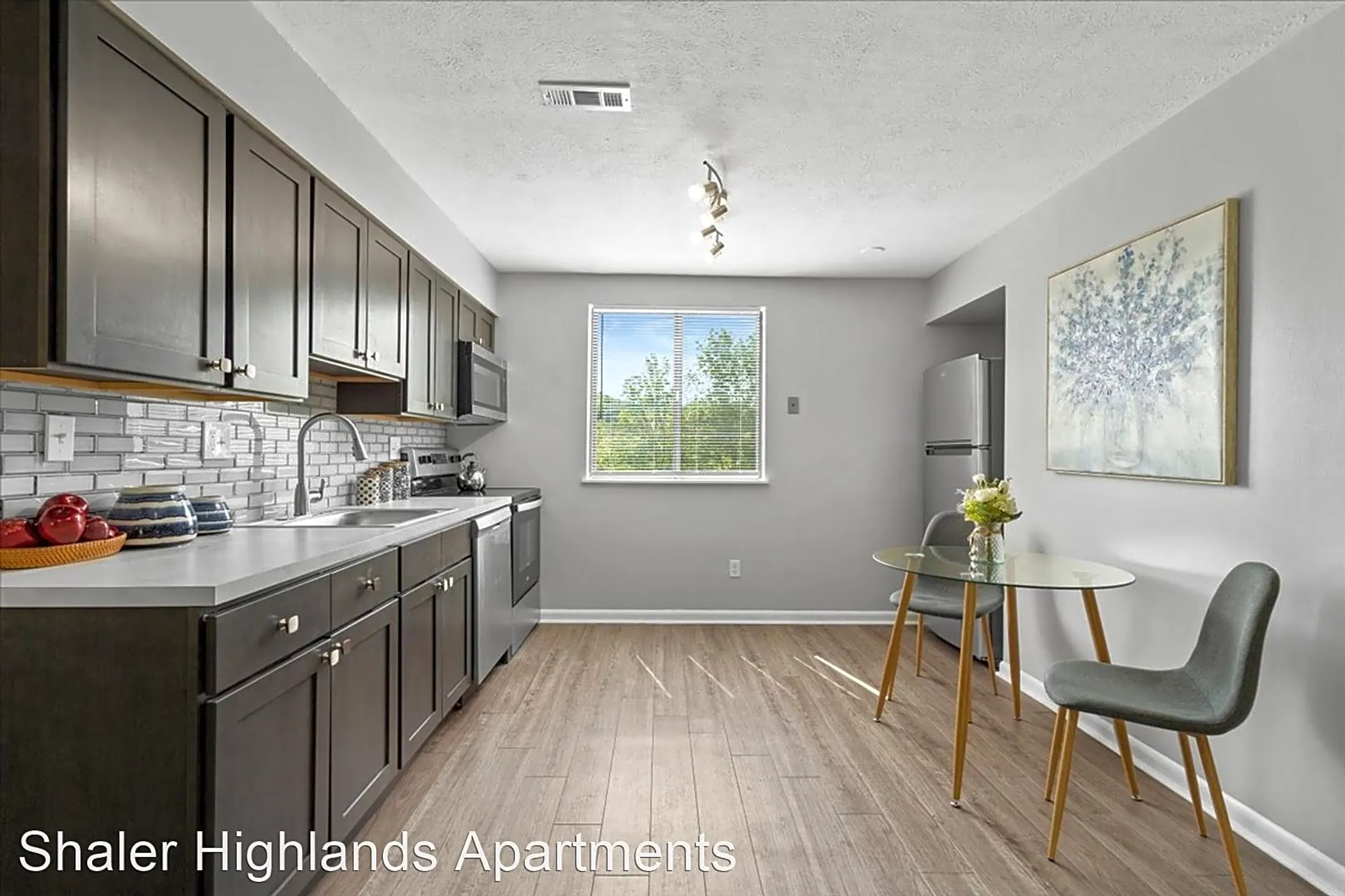 Shaler Highlands 629 Glen Malcolm Dr Glenshaw, PA Apartments for