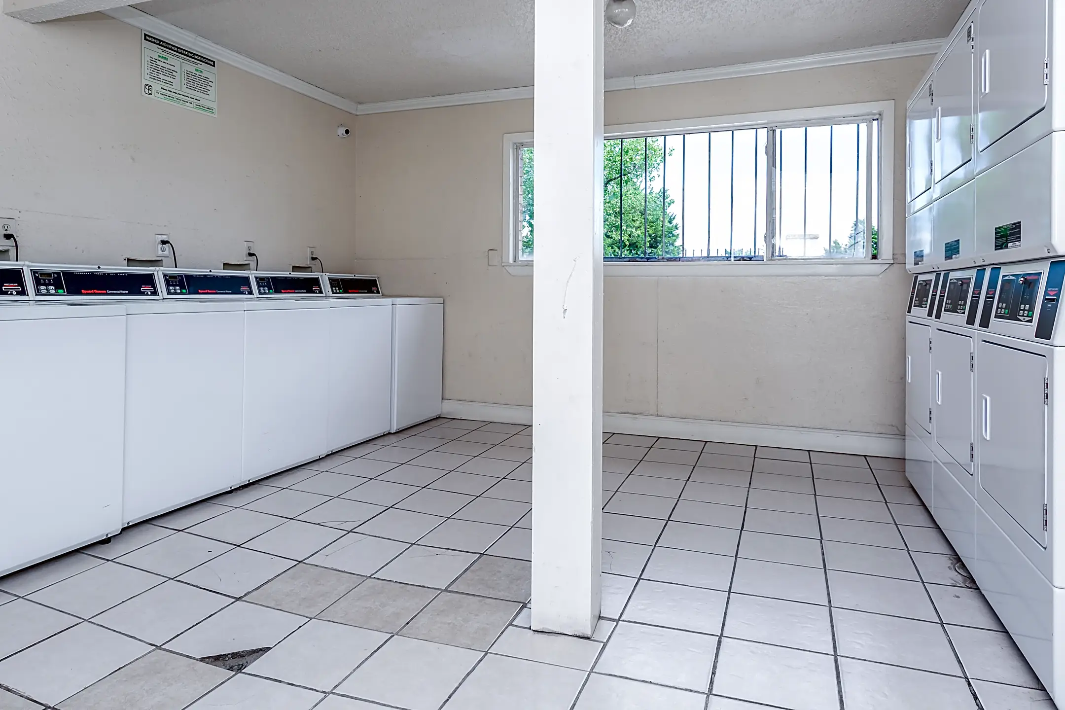 Las Lomas Apartment Homes 6161 Trail Glen Dr Dallas, TX Apartments