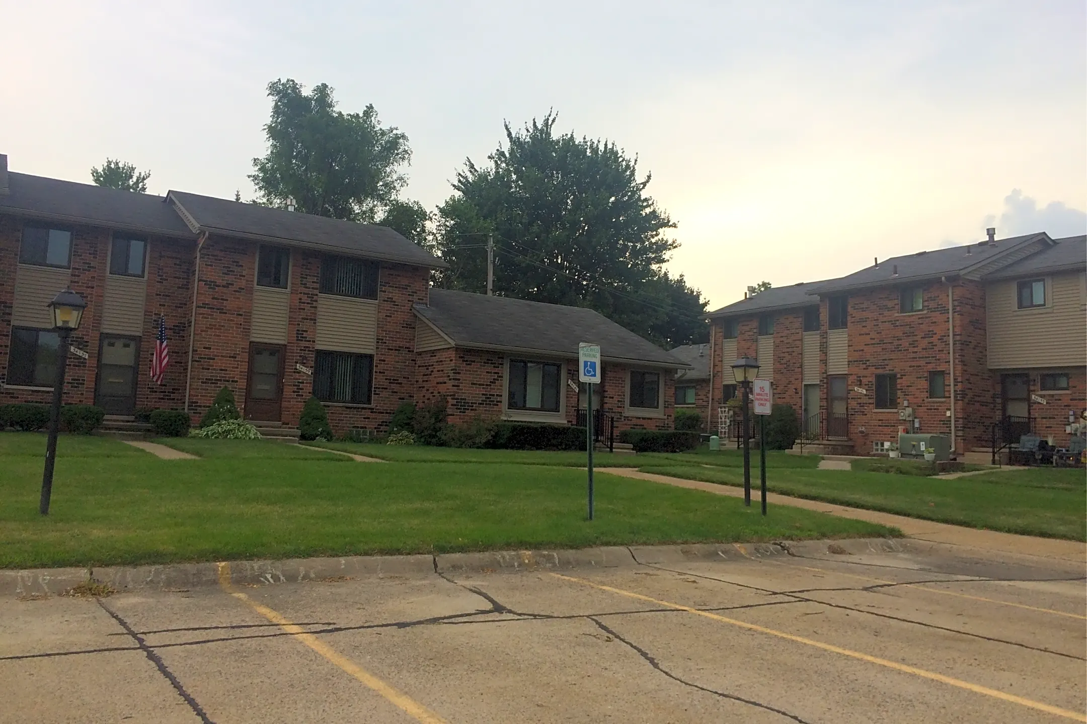 Holliday Park 34850 Fountain Blvd Westland Mi Apartments For Rent