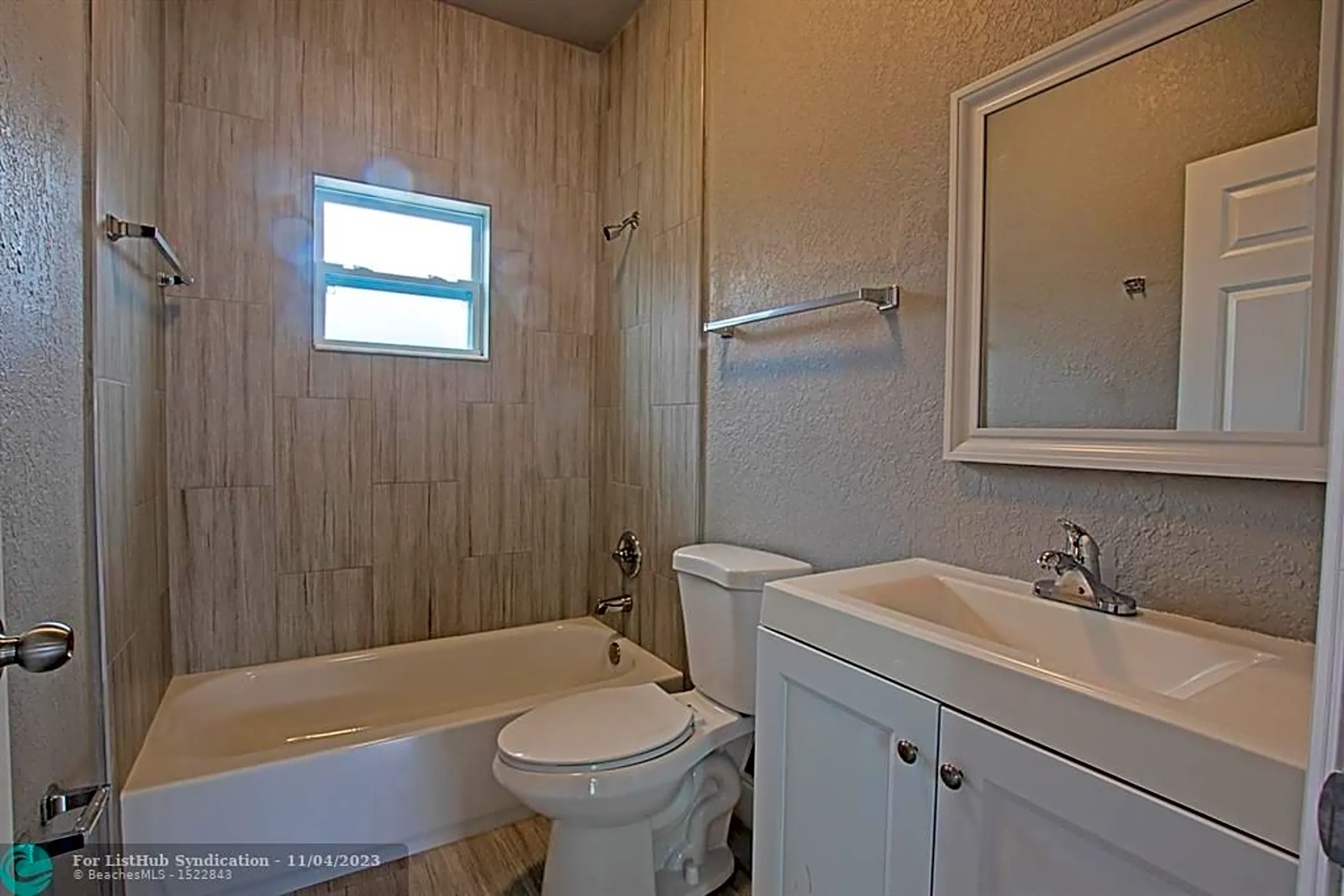 Bathroom - 2019 NW 64th Ave - Sunrise, FL
