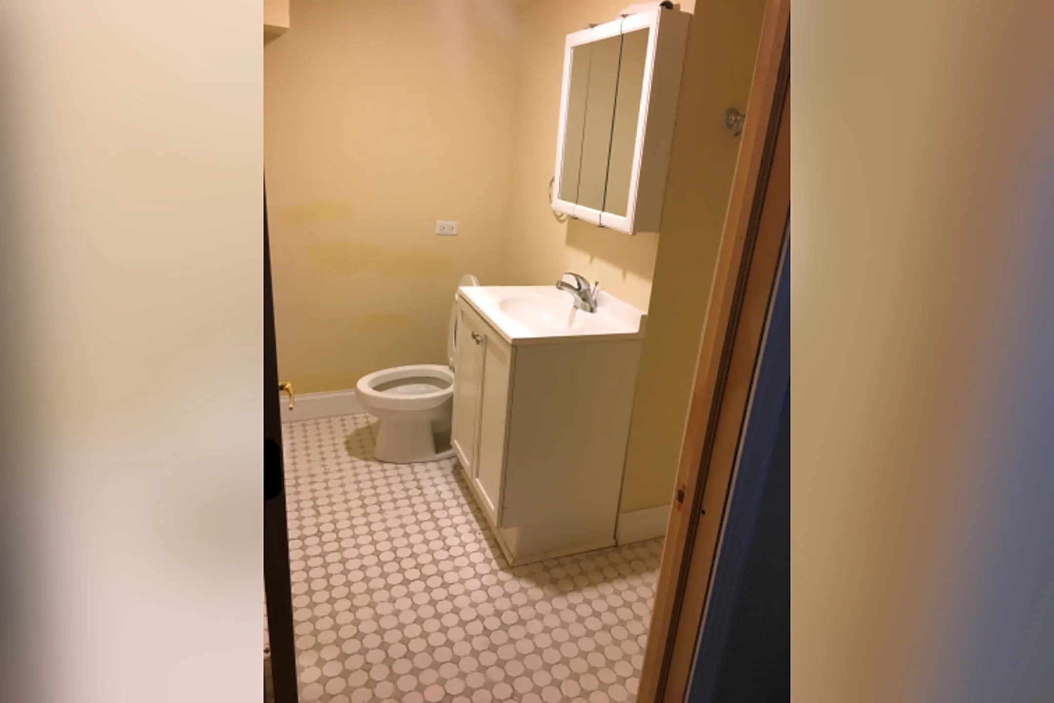 10718 S Mackinaw Ave 10718 S Mackinaw Ave unit Bsmt Chicago, IL