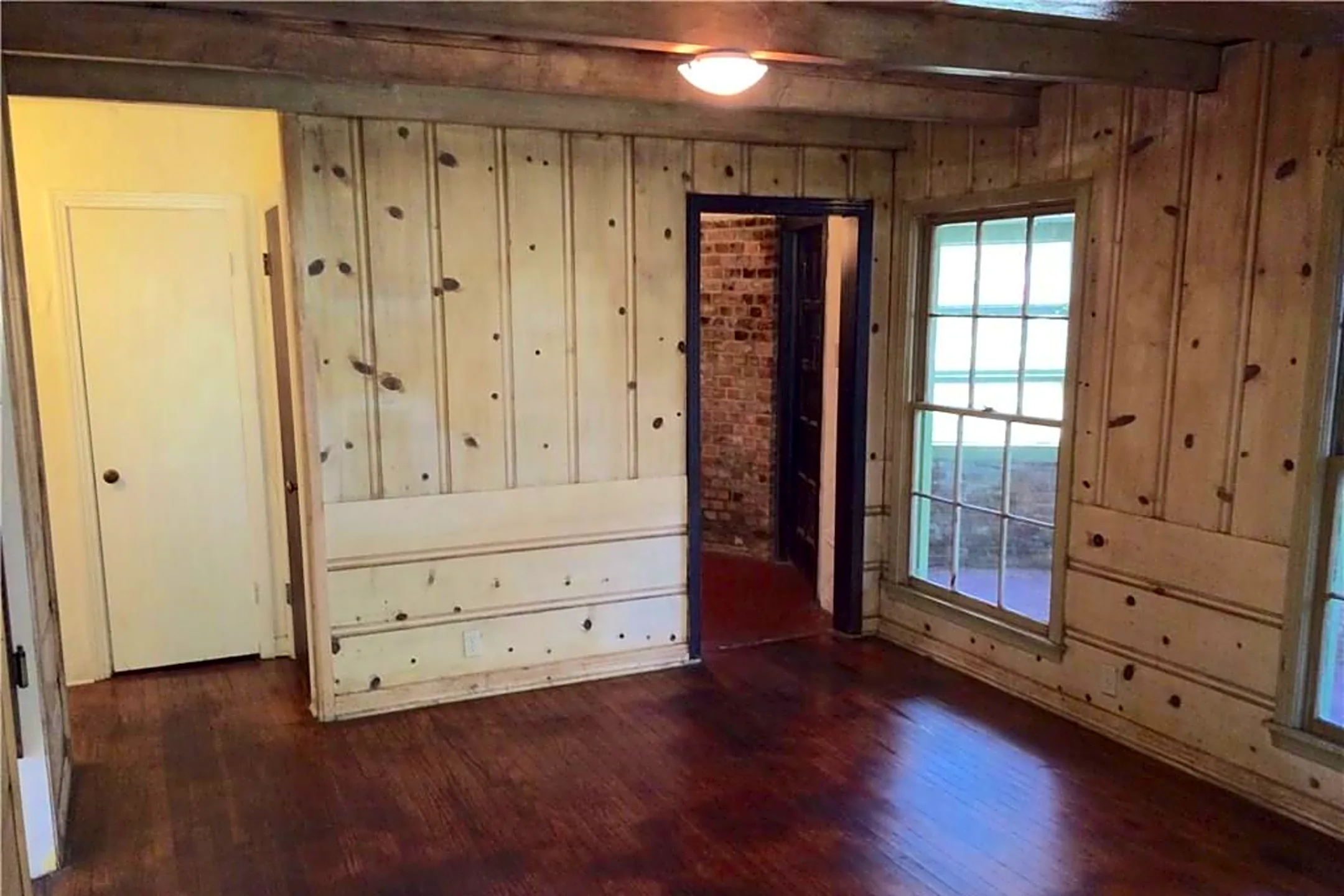 637 Coombs Creek Dr Houses Dallas, TX 75211