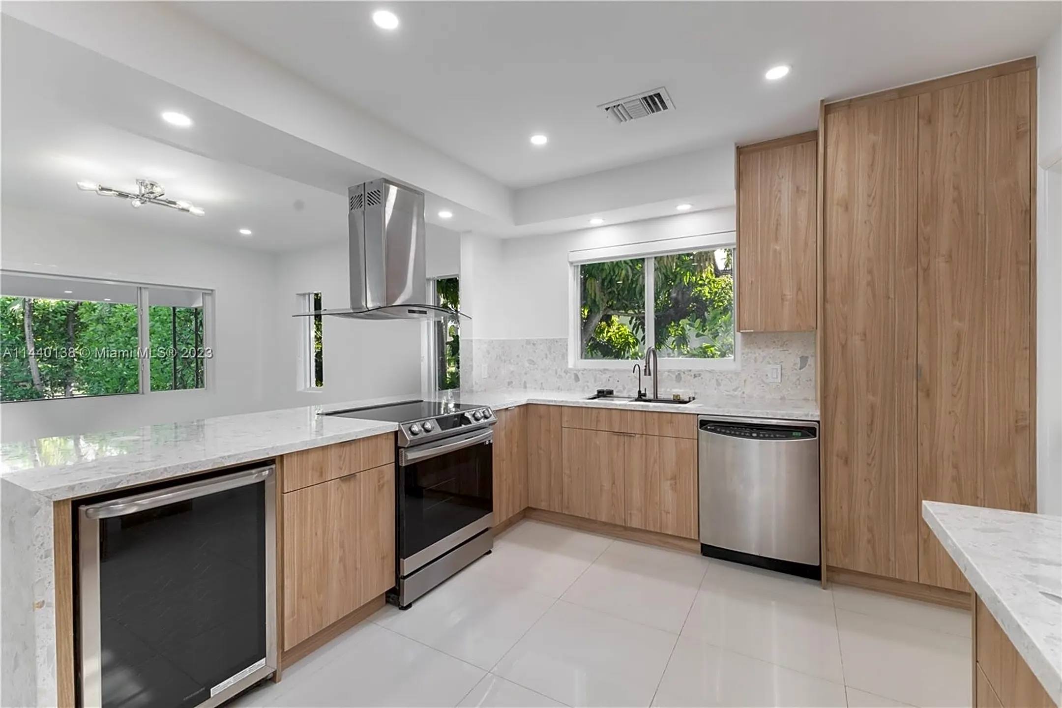 Kitchen - 741 NE 87th St - El Portal, FL
