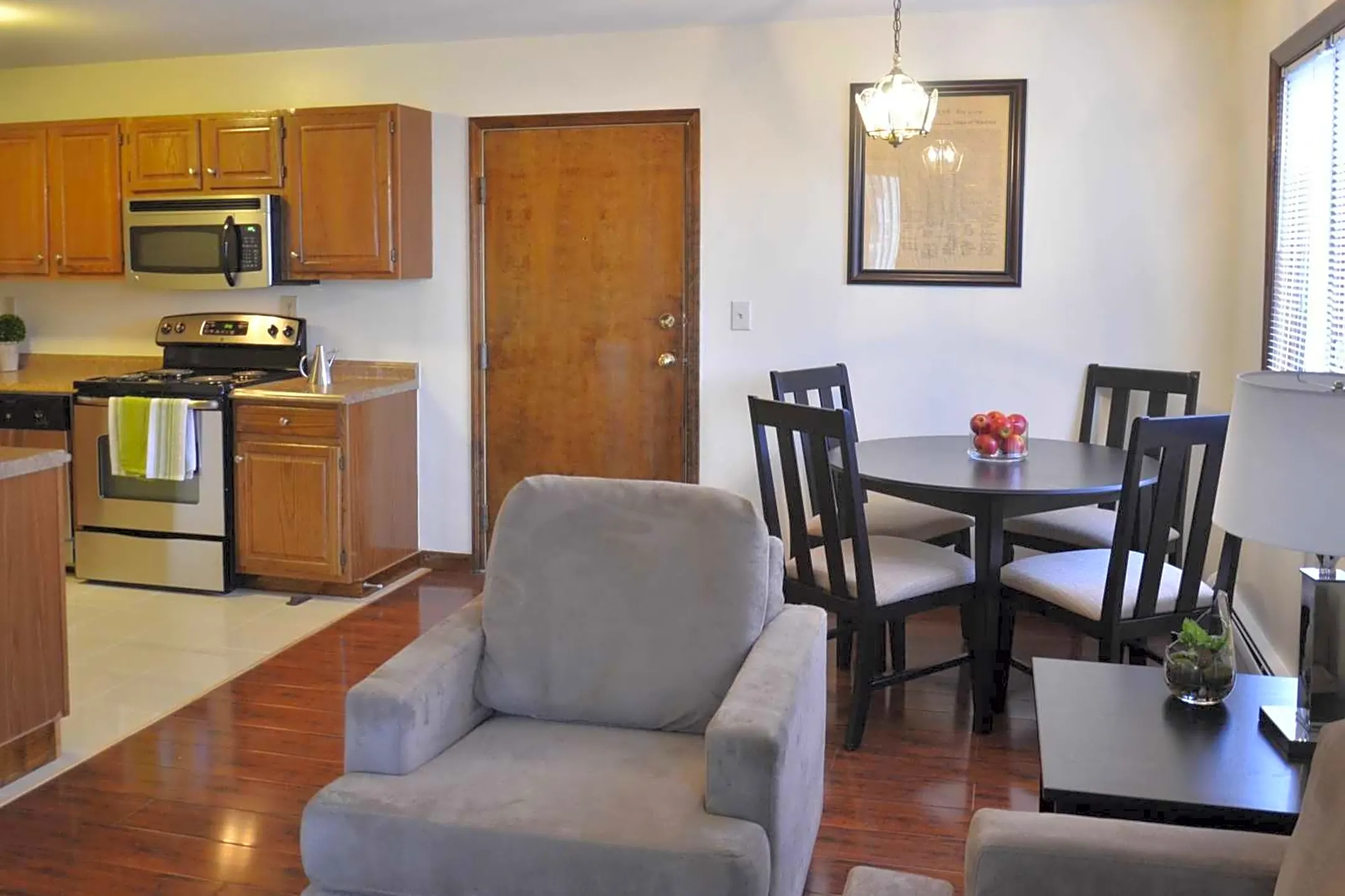 Dean Apartments - 42 Dean Pl | Bridgeport, CT for Rent | Rent.