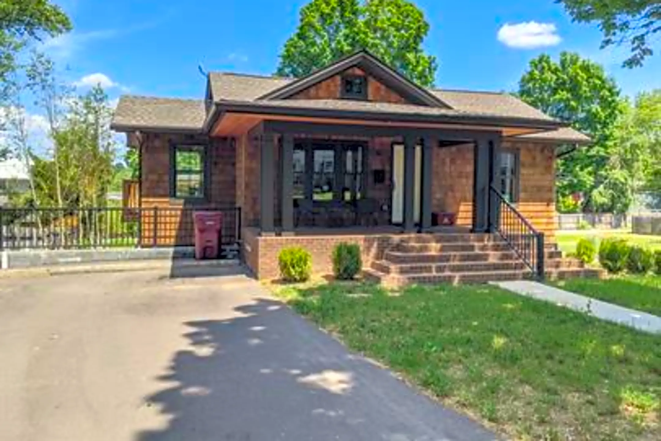 Building - 822 W Locust St - Johnson City, TN