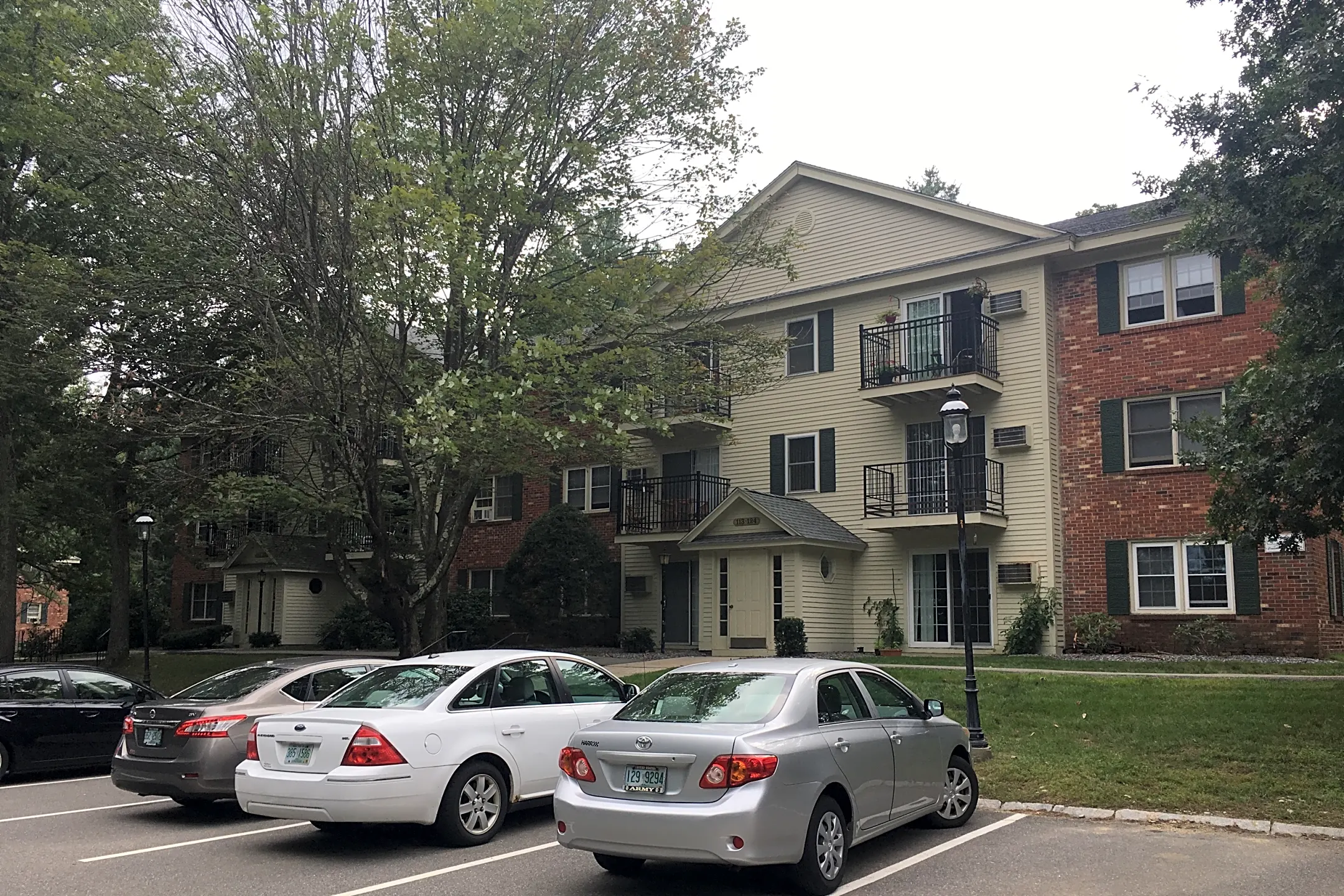 Oak Hill Condominiums