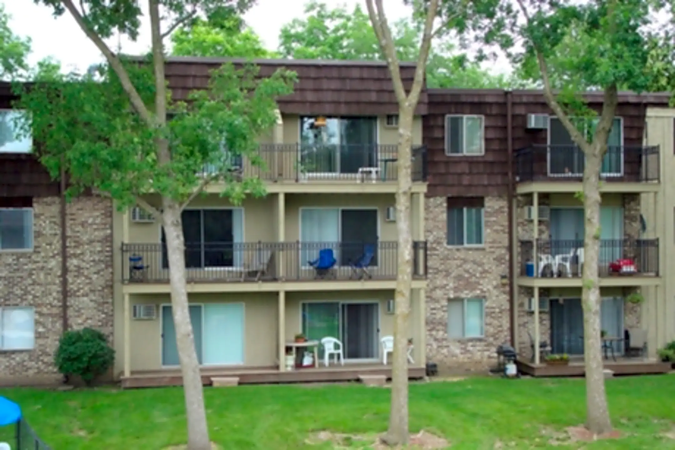 Christmas Lake Manor 832 3rd Ave Excelsior, MN Apartments for Rent