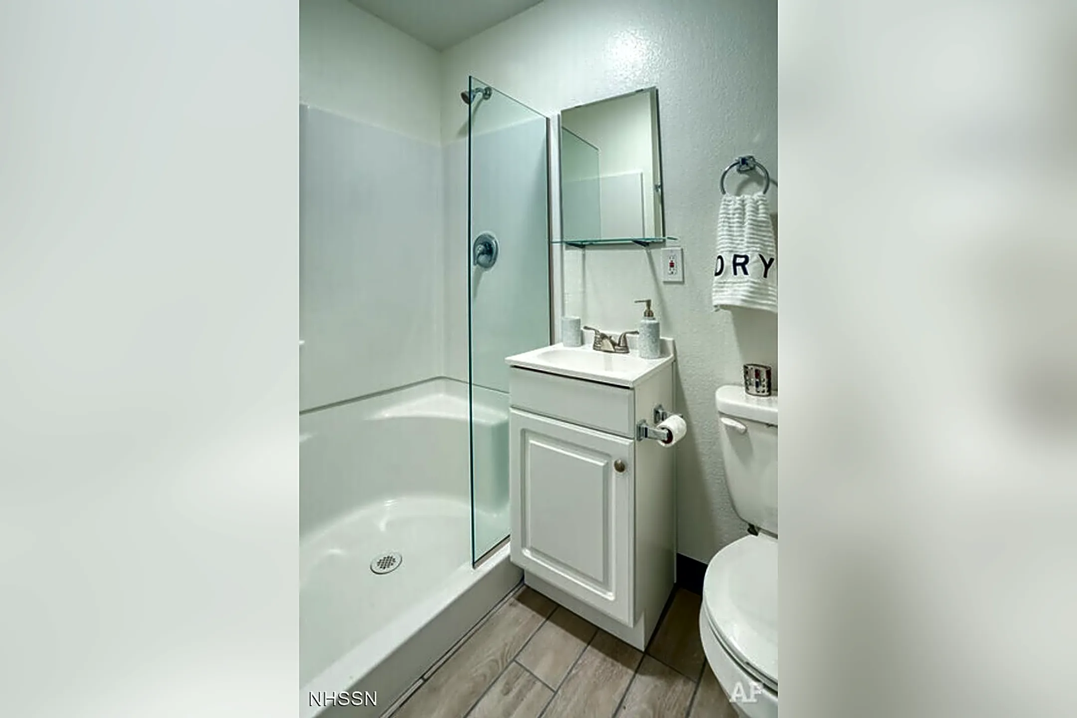 Bathroom - 624 Stewart Ave - Las Vegas, NV