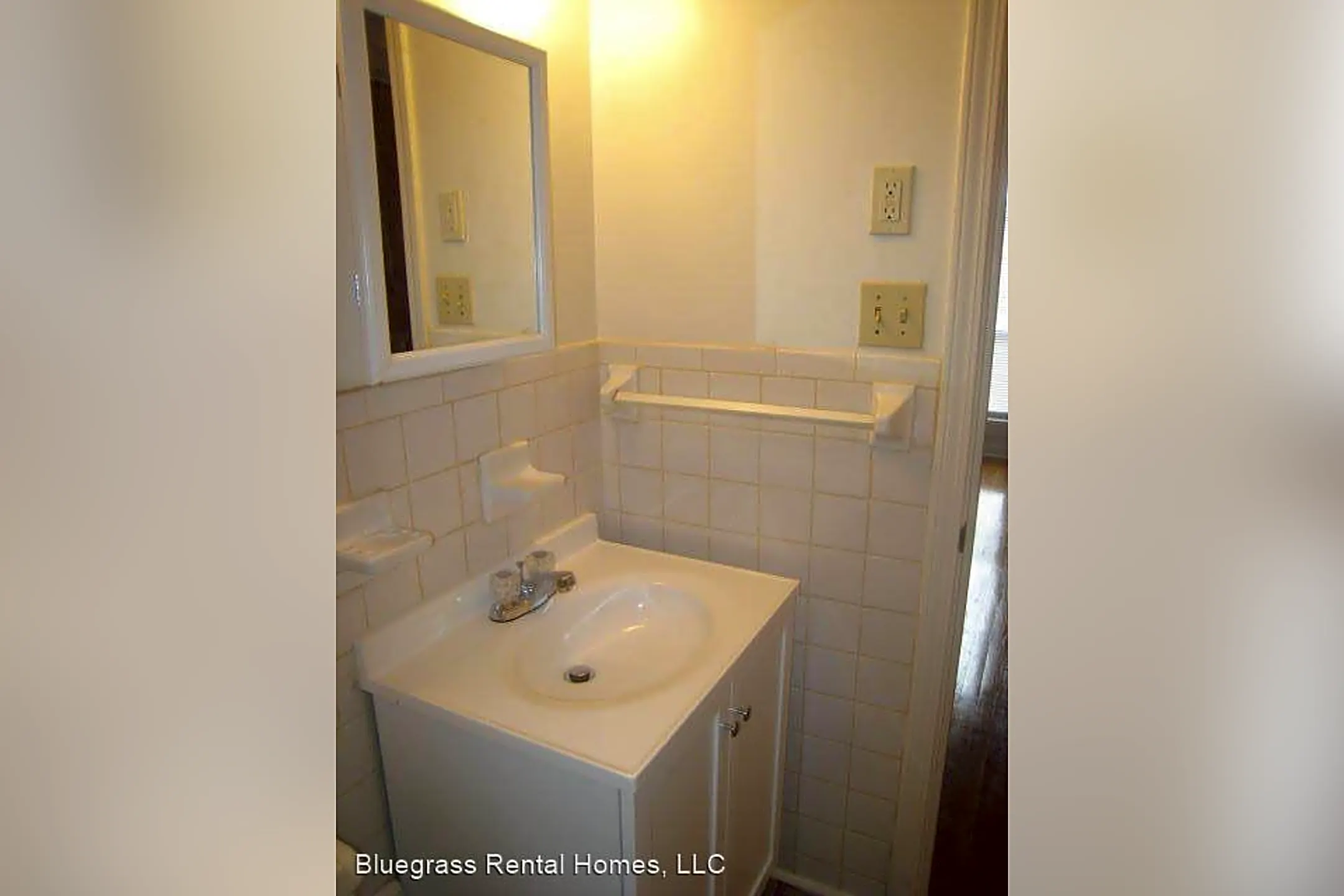 Bathroom - 1356 Royalty Ct - Lexington, KY