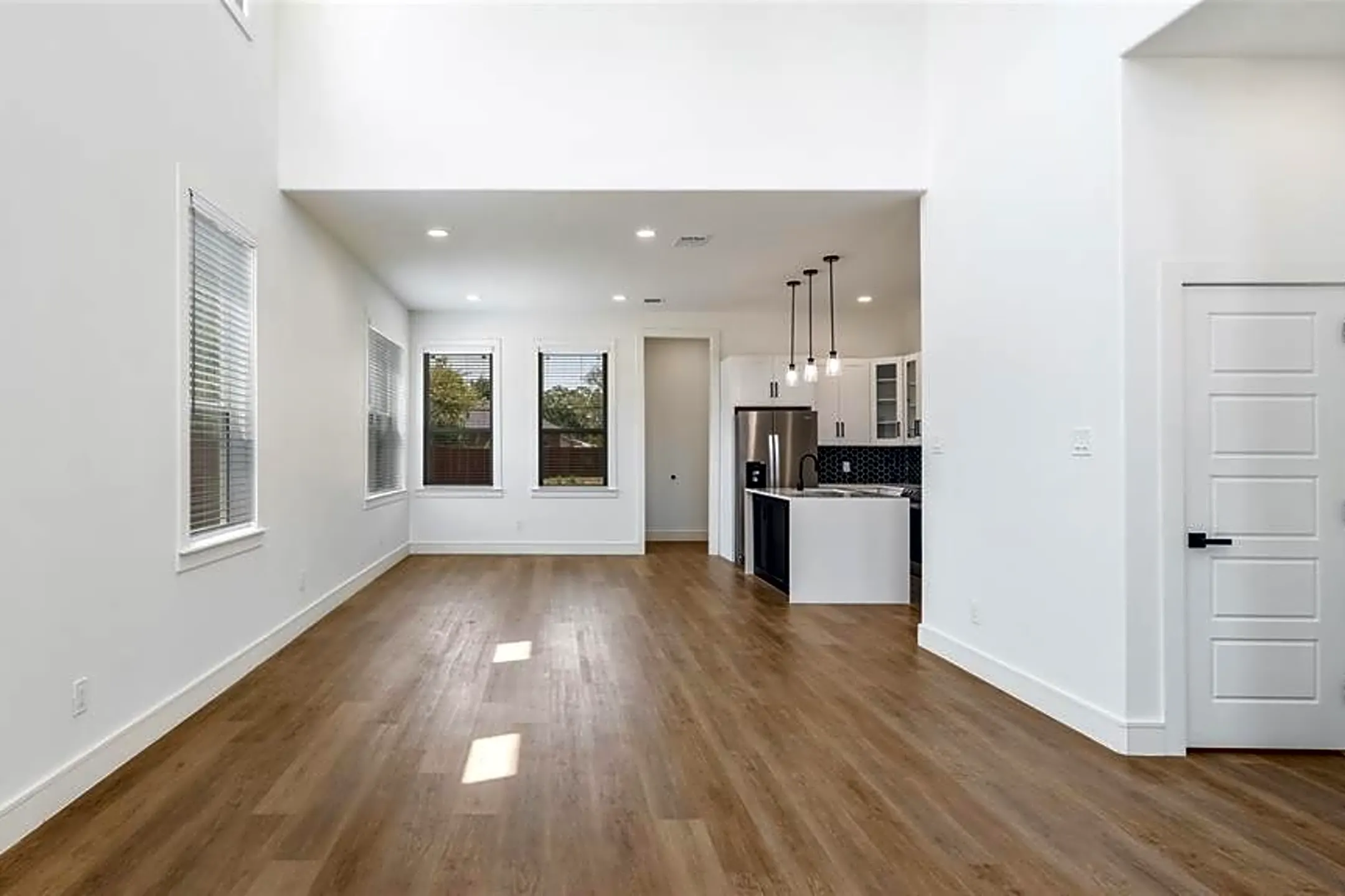 Living Room - 13109 Wilmington Dr - Farmers Branch, TX