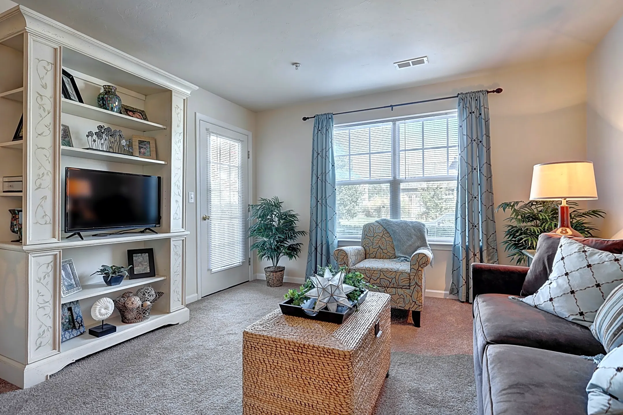 Living Room - The Villas of Castleton - Marietta, PA