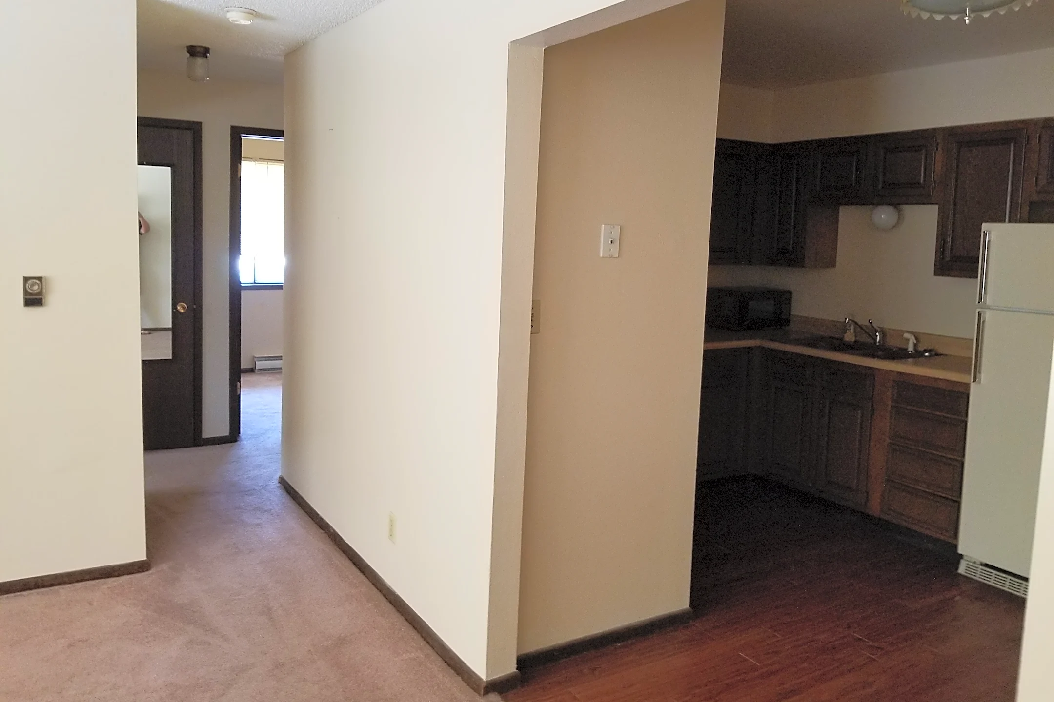 Courtyard Apartments 1453 North 11th Avenue East Newton, IA