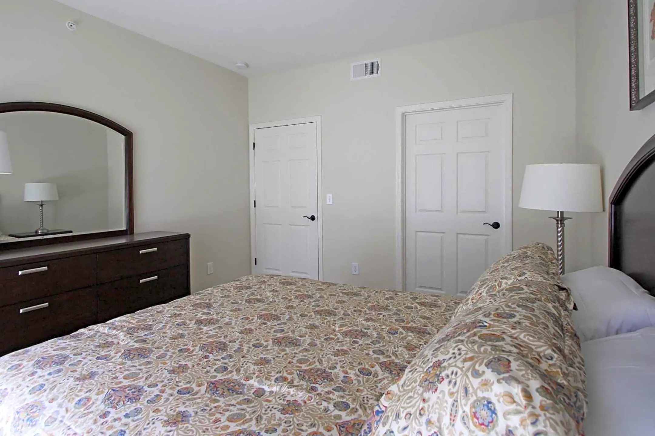 Bedroom - Overbrook Apartments - Louisville, KY