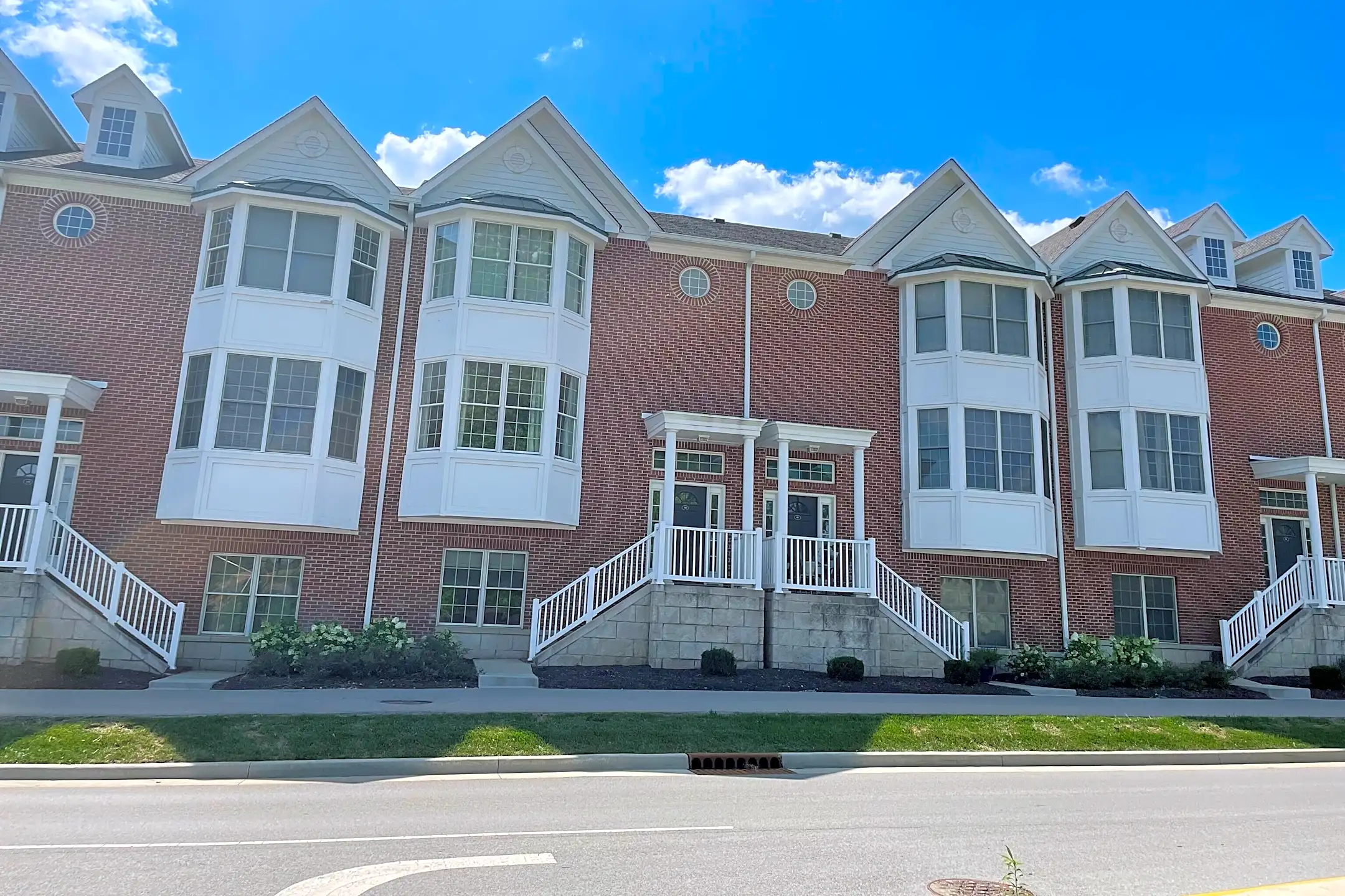 Building - 100 Guilford Trail Dr - Carmel, IN