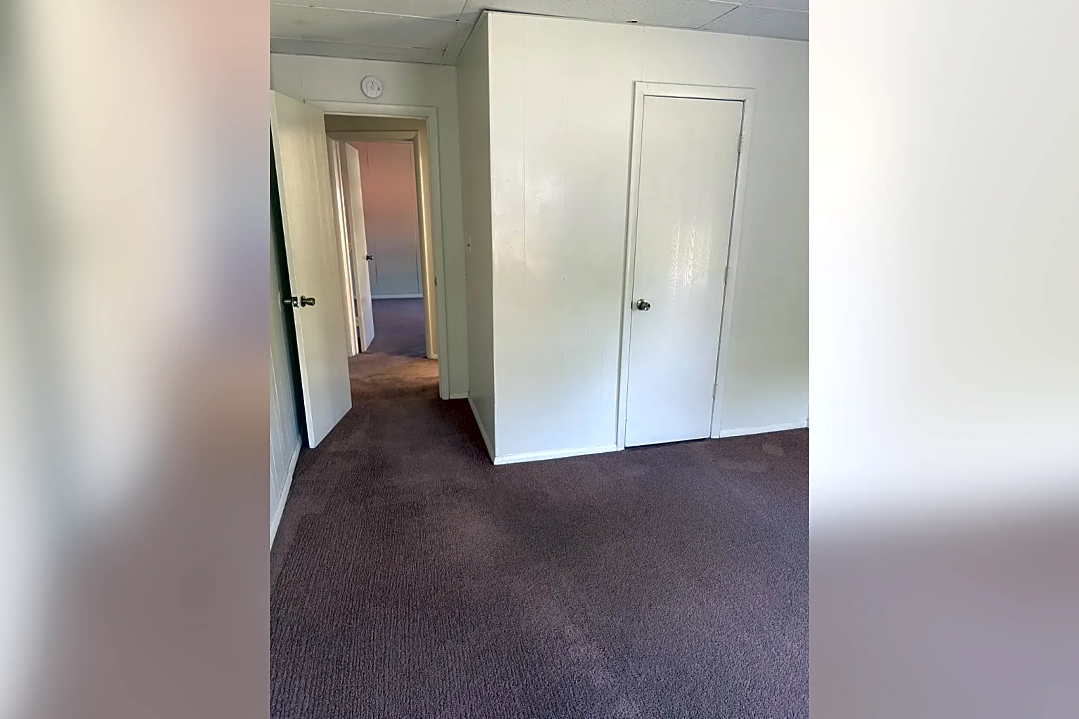 Bedroom - Plaza Apartments - Syracuse, NY