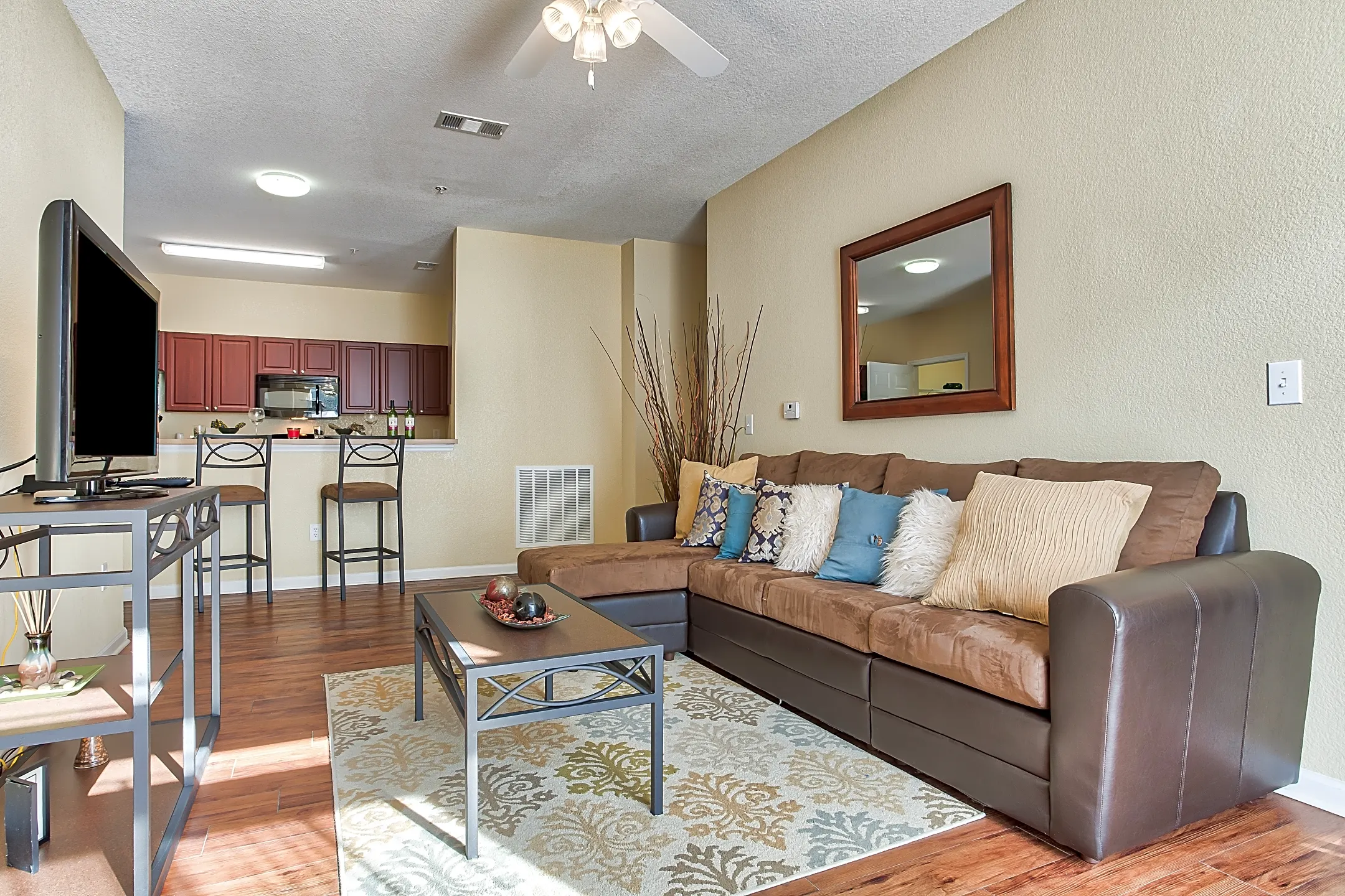 Living Room - Independence Place Apartments - Clarksville, TN