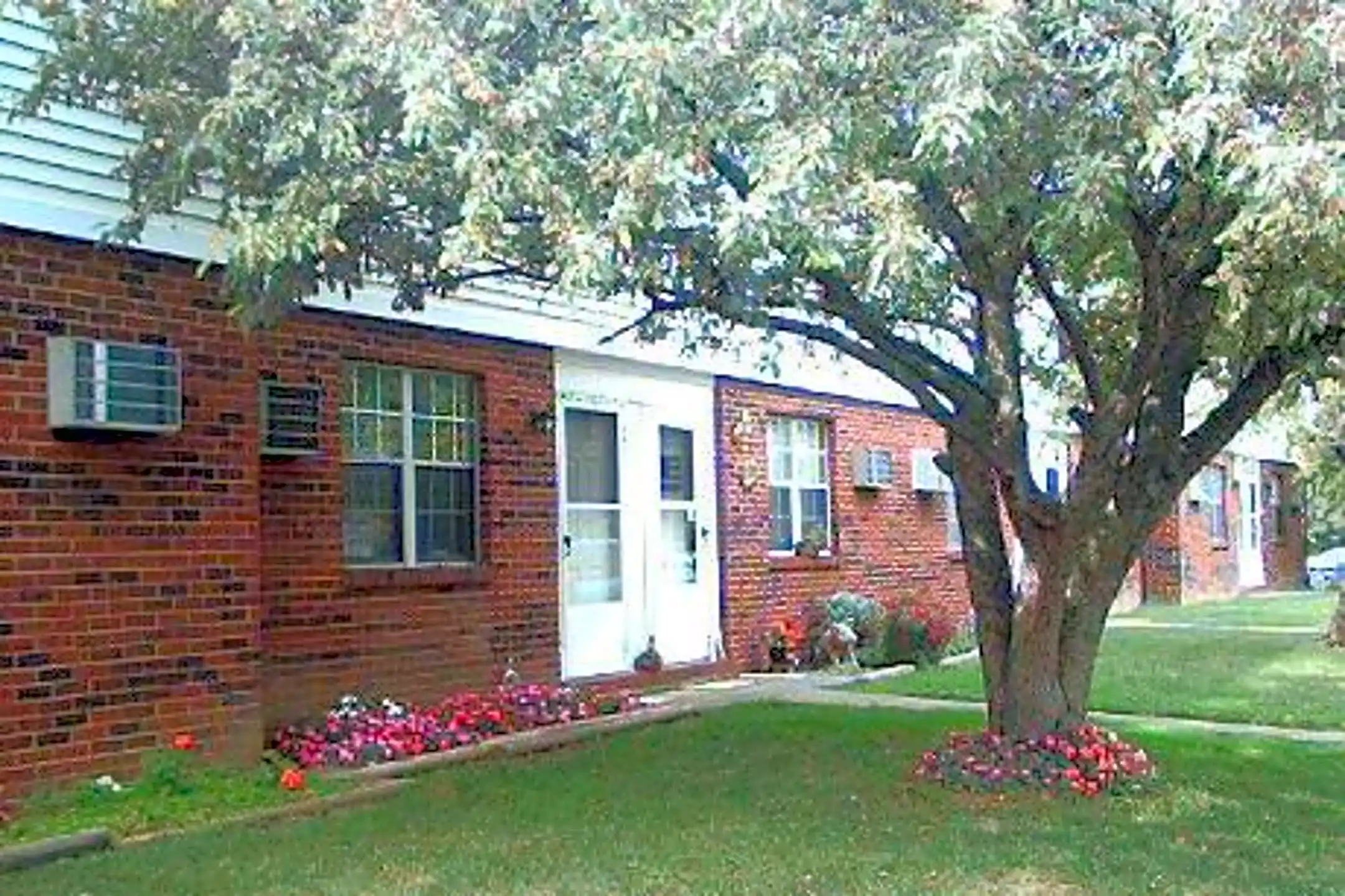 Twin Oaks Apartments 935 S Court St Circleville, OH Apartments for