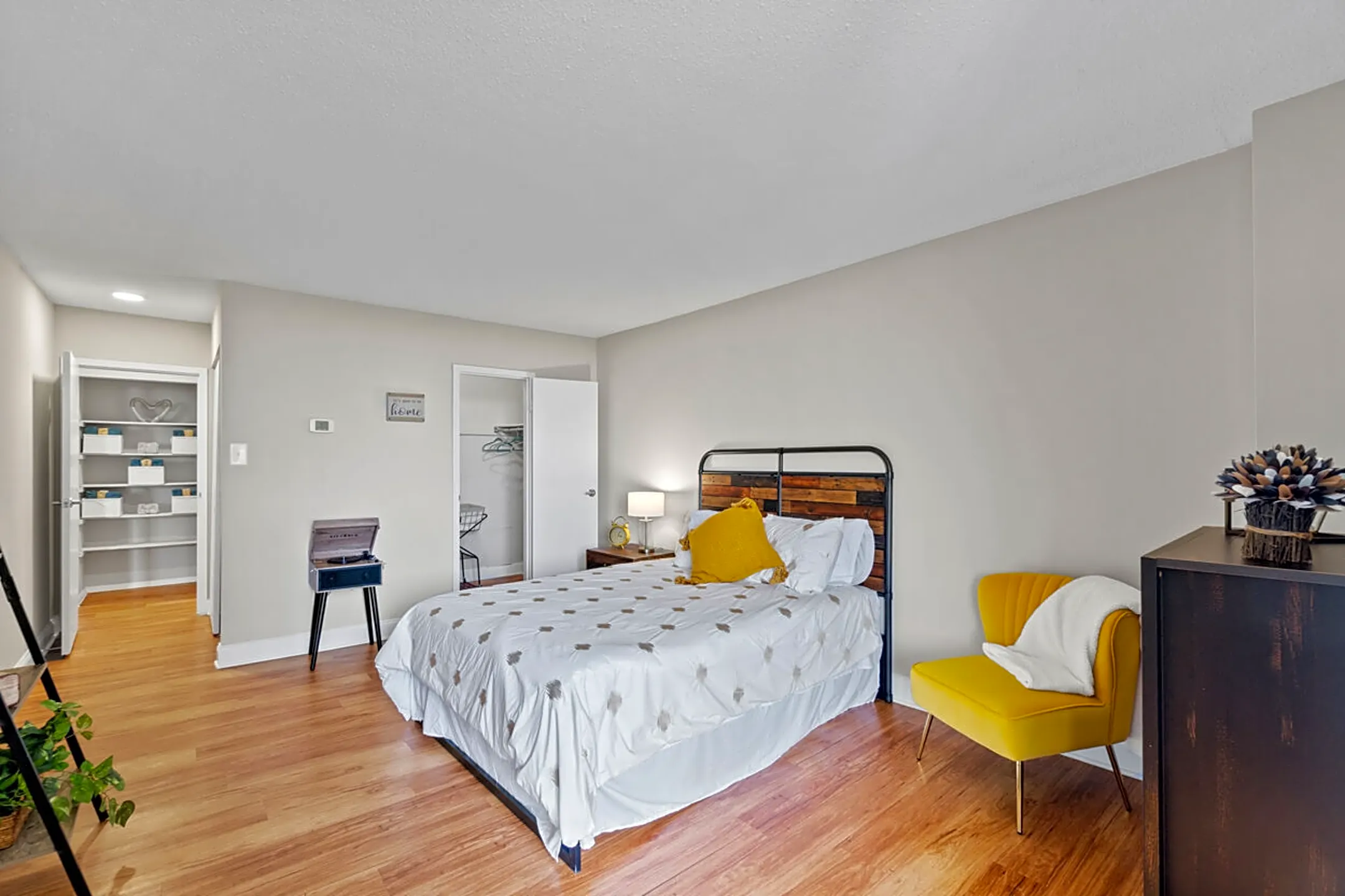 Westchester Tower Apartment Homes 6200 Westchester Park Dr College