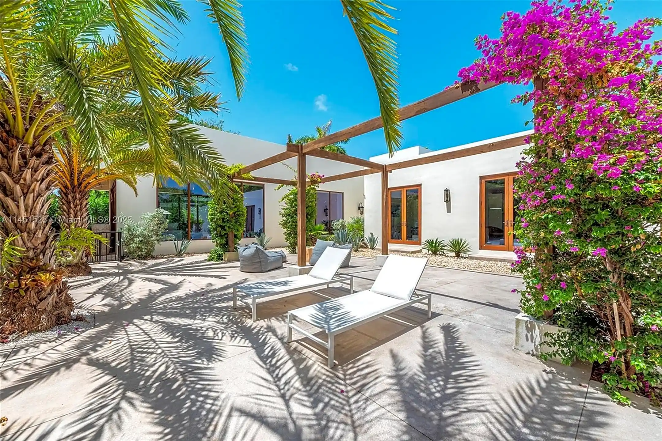 Patio / Deck - 958 NE 84th St - Miami, FL