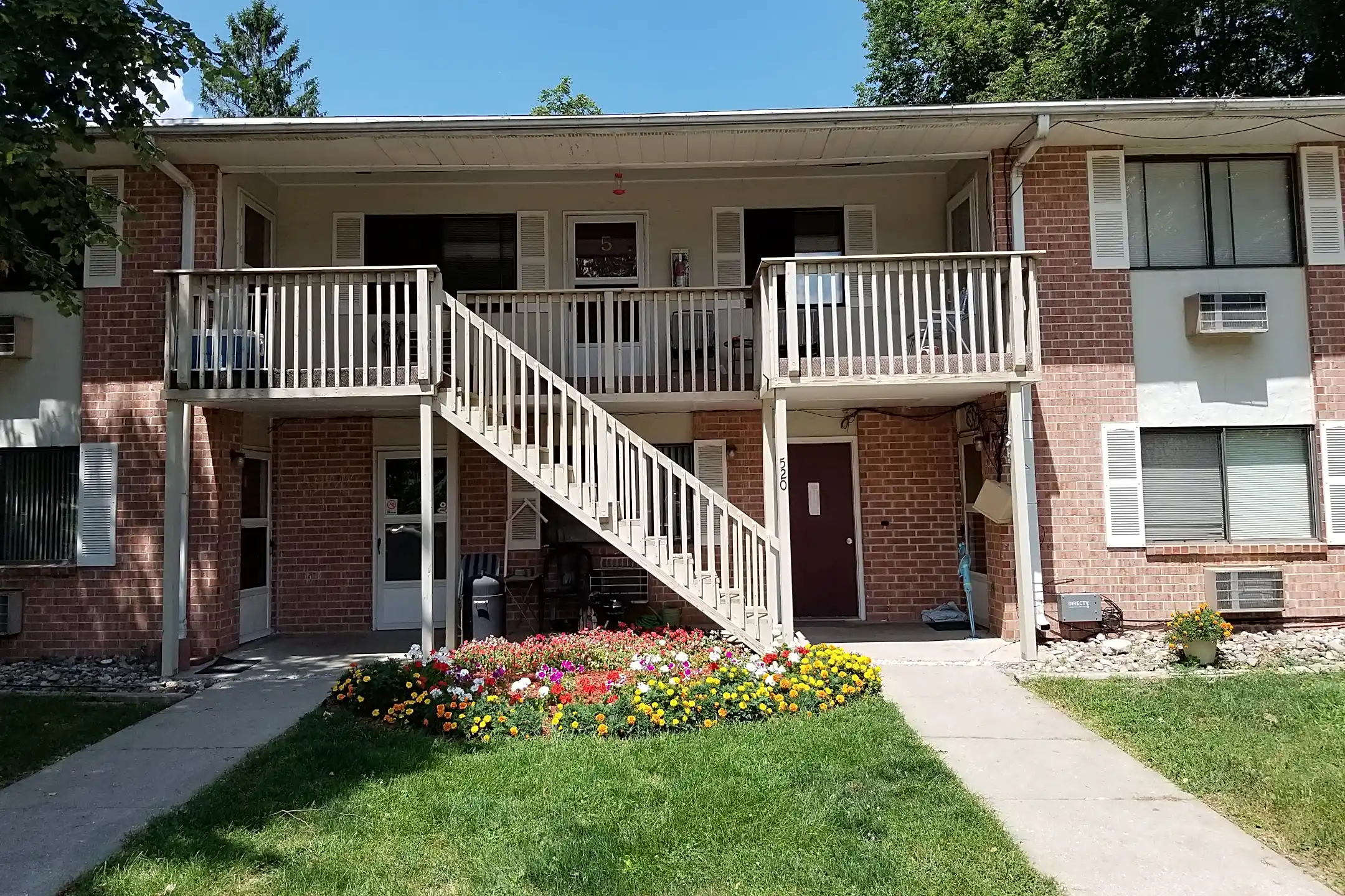 Courtyard Apartments 1453 North 11th Avenue East Newton, IA
