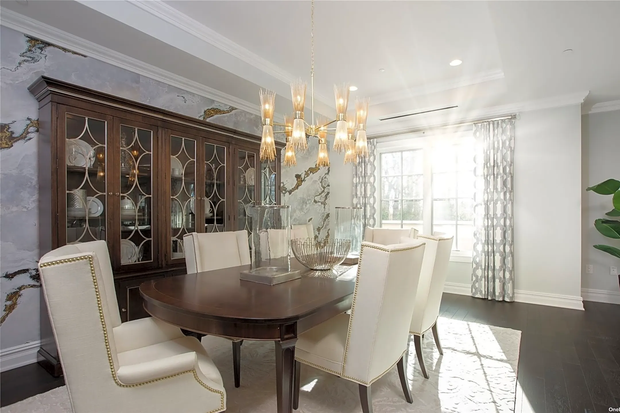 Dining Room - 3000 Royal Ct #3211 - North Hills, NY