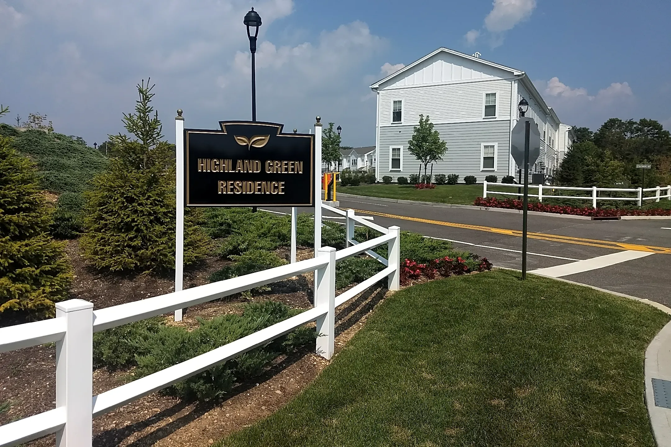 Highland Green Residences - 2 STRATHMORE WAY | Melville, NY Apartments ...