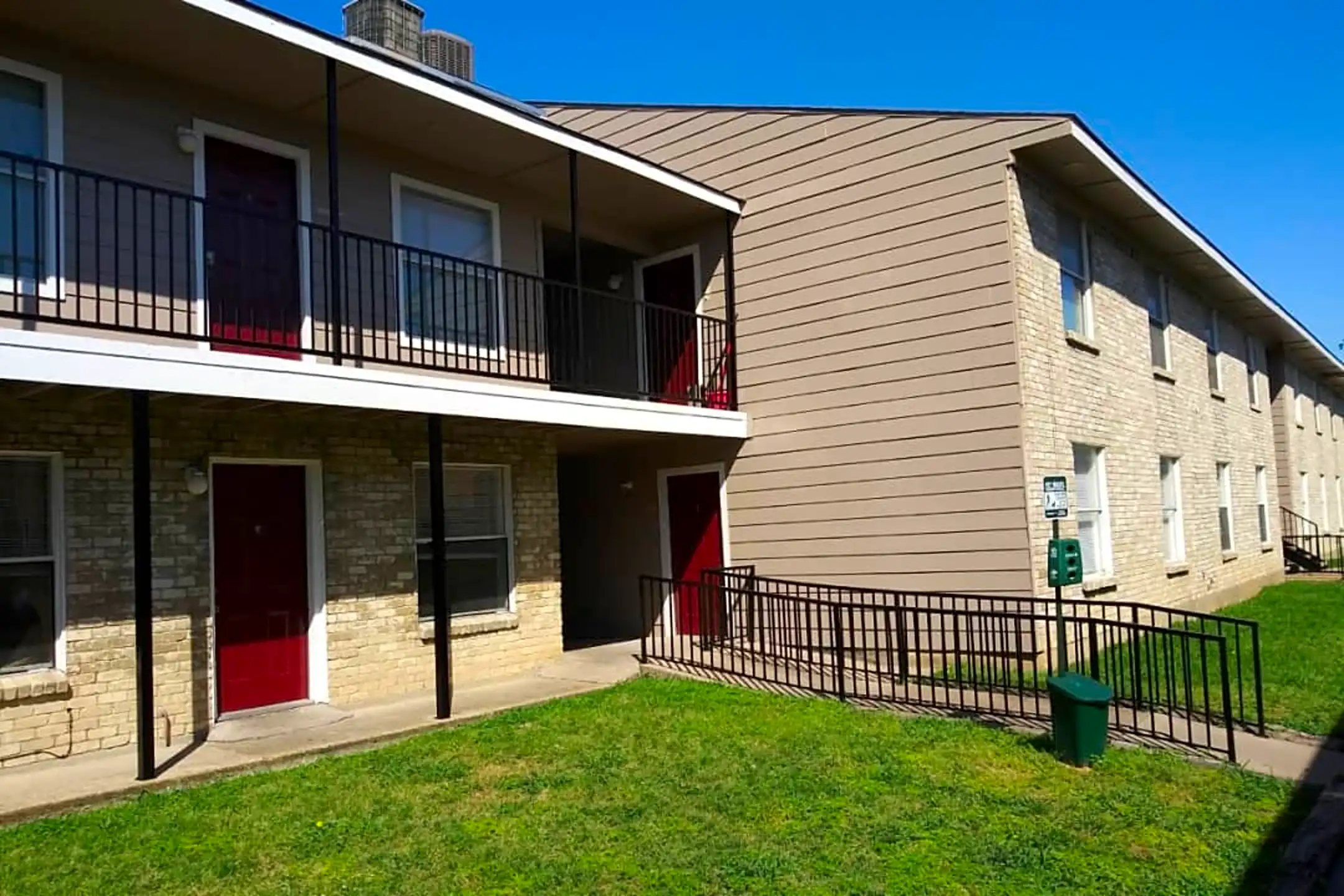 Oakwood Place Apartment Homes Dallas, TX 75216