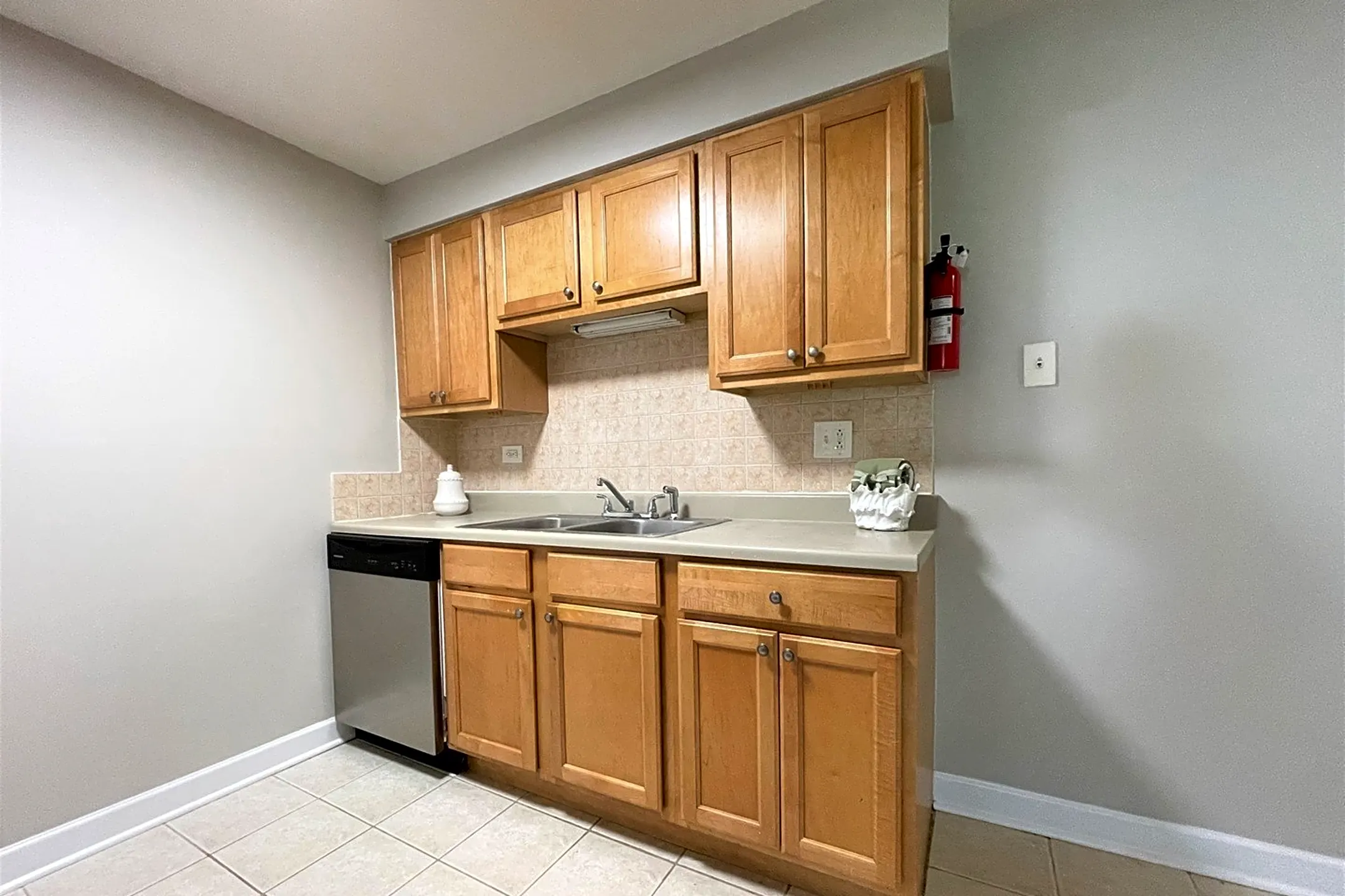 8816 Briar Ct #2C | Des Plaines, IL Houses for Rent | Rent.