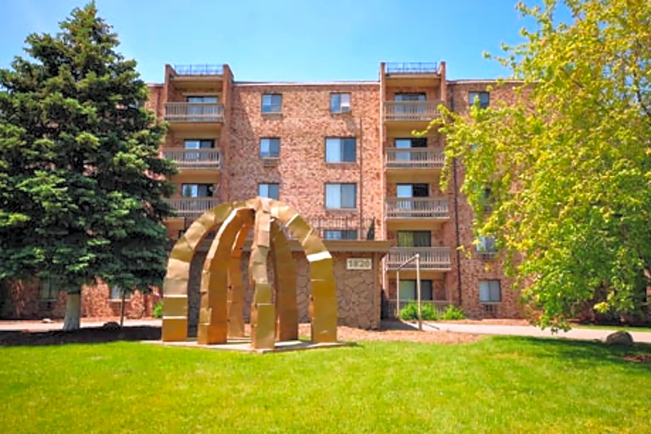 Woodview Apartments 1830 N Delany Rd Gurnee, IL Apartments for Rent