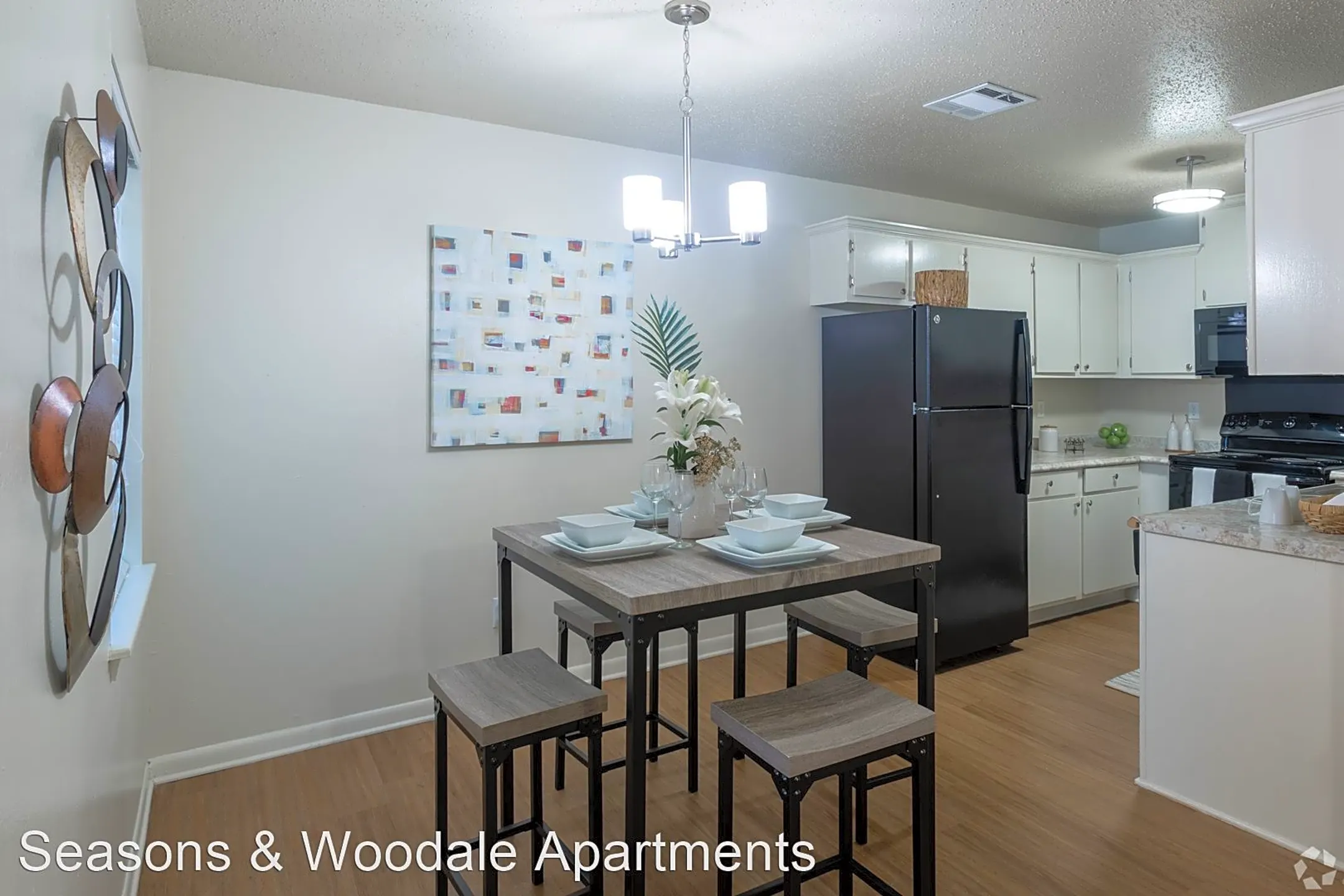 Dining Room - Seasons & Woodale Apartments - Monroe, LA