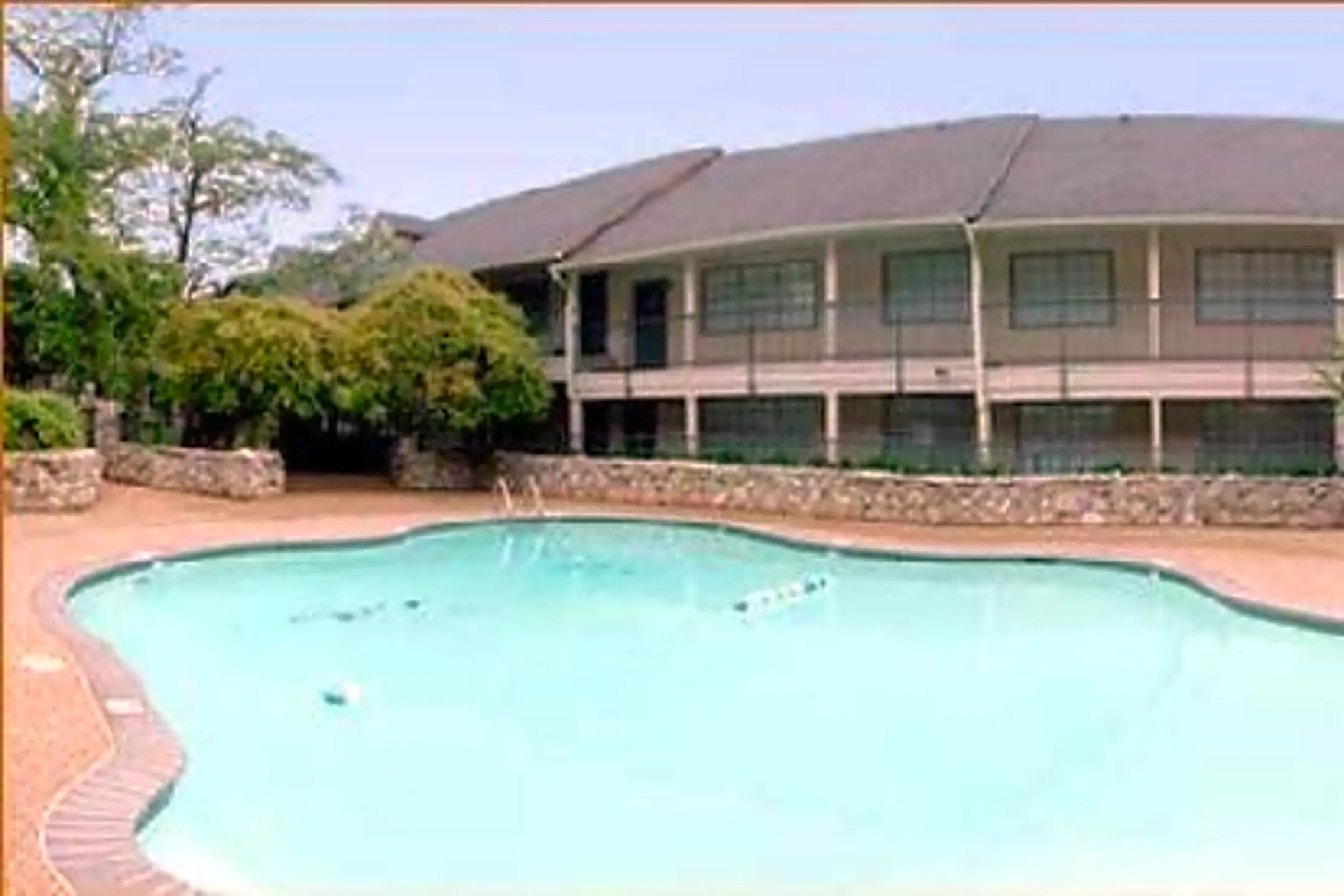 The Gates of Bluffview 3932 W Northwest Hwy Dallas, TX Apartments