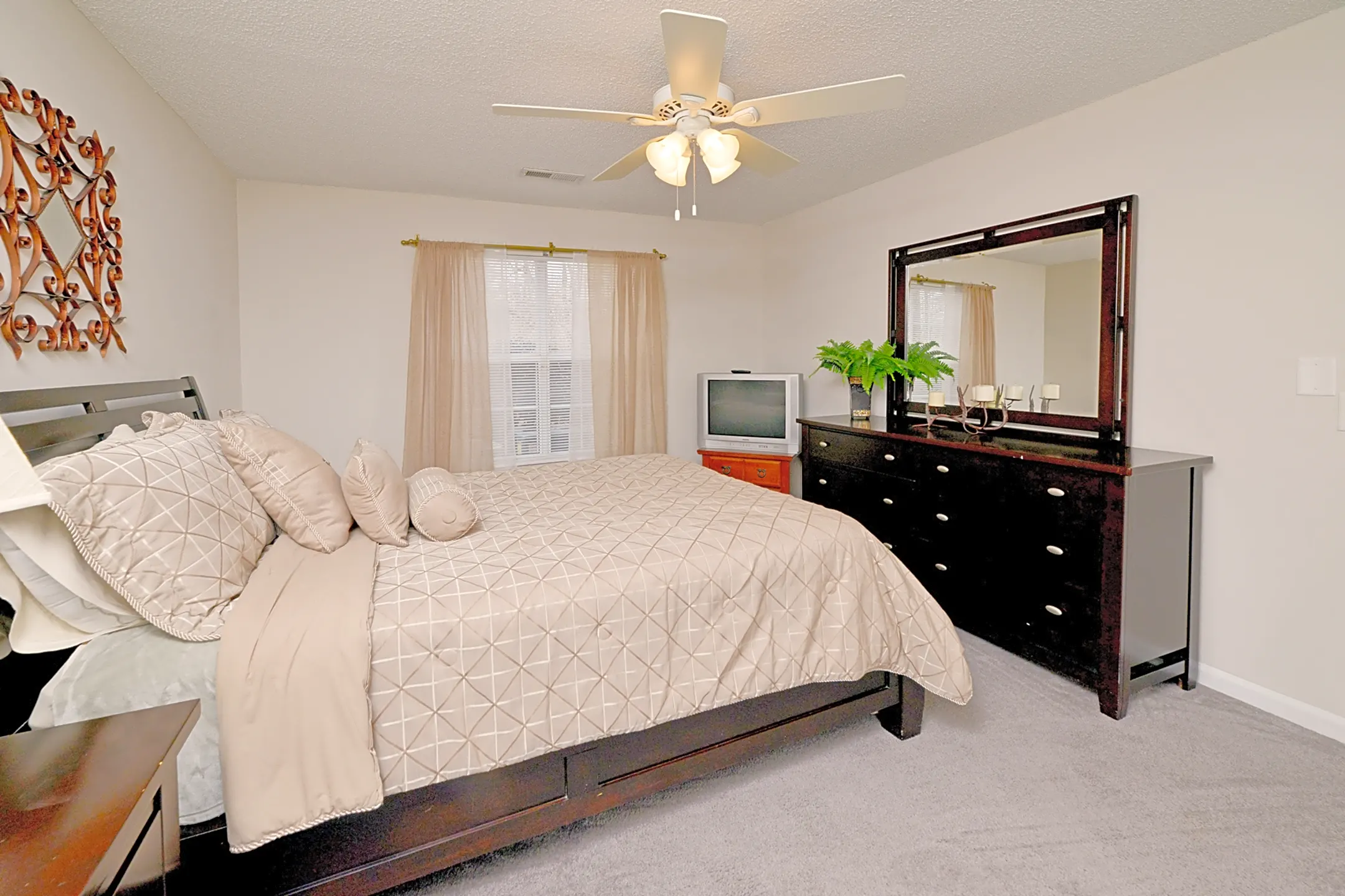 Bedroom - Meridian Park Apartments - Greenville, NC