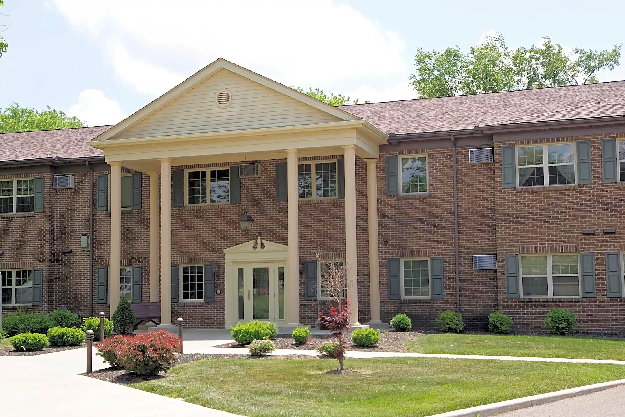 Pleasant View 114 Academy St Pleasantville, OH Apartments for Rent