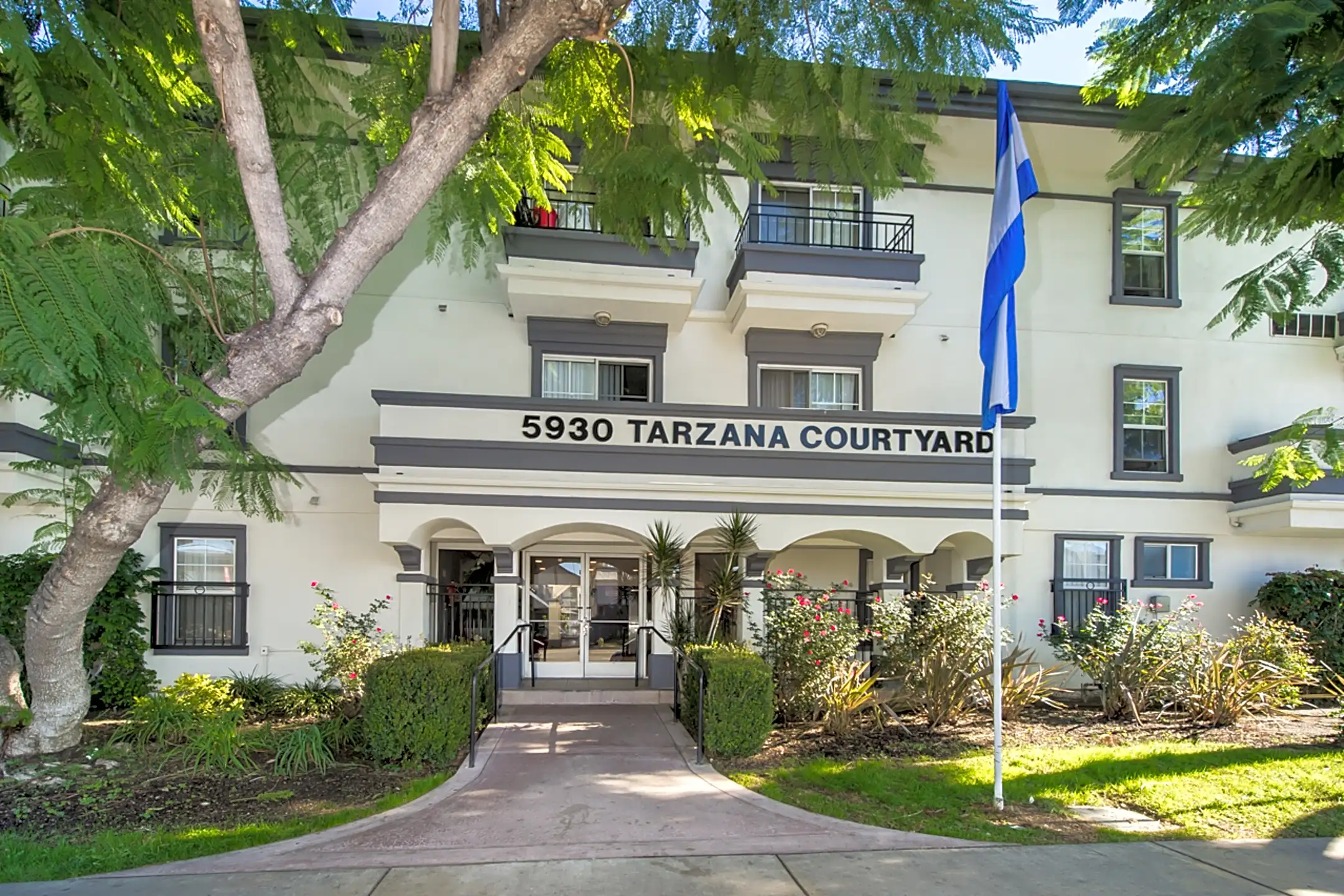 Tarzana Courtyard 5930 Reseda Blvd Tarzana, CA Apartments for Rent