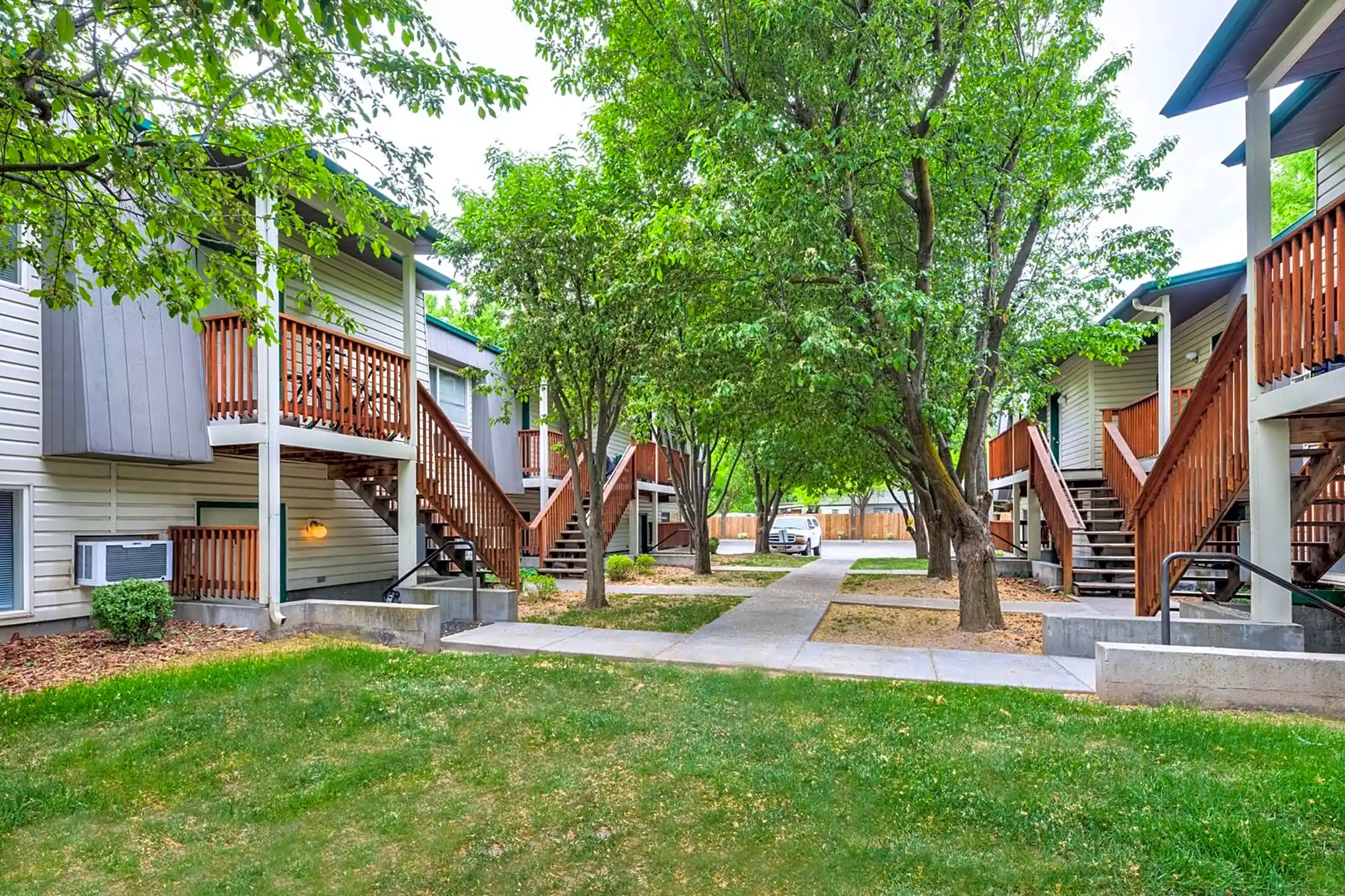 Kootenai Street Apartments ! 1st Month FREE 22032207 W Kootenai St