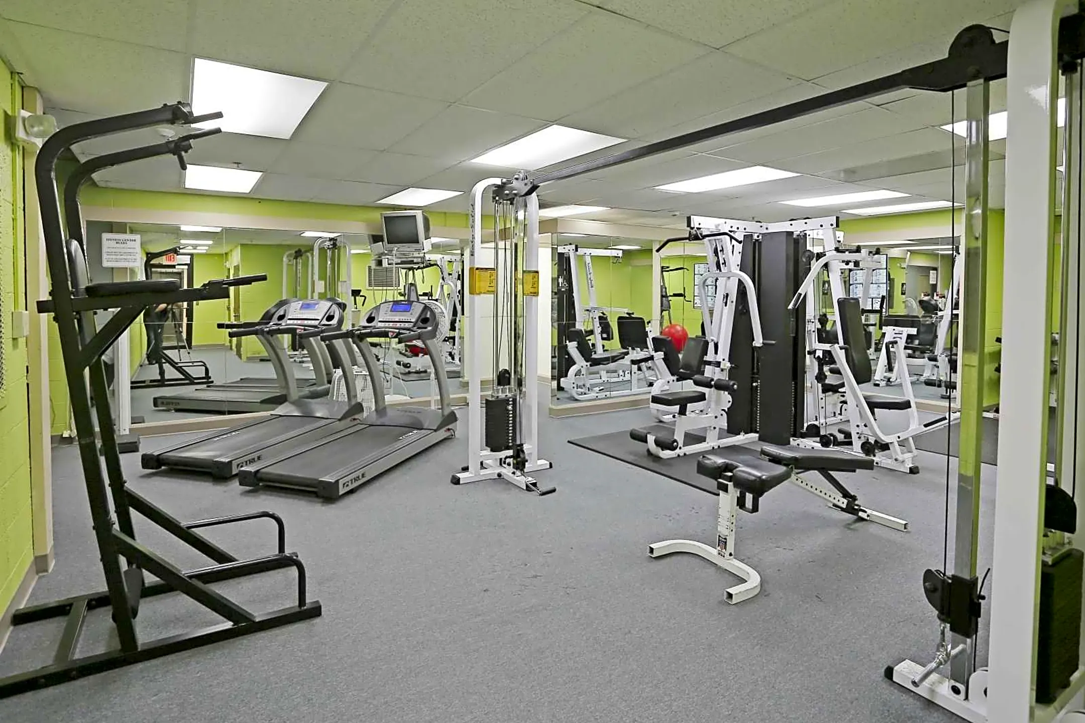 Fitness Weight Room - 250 Douglas Place - Wichita, KS