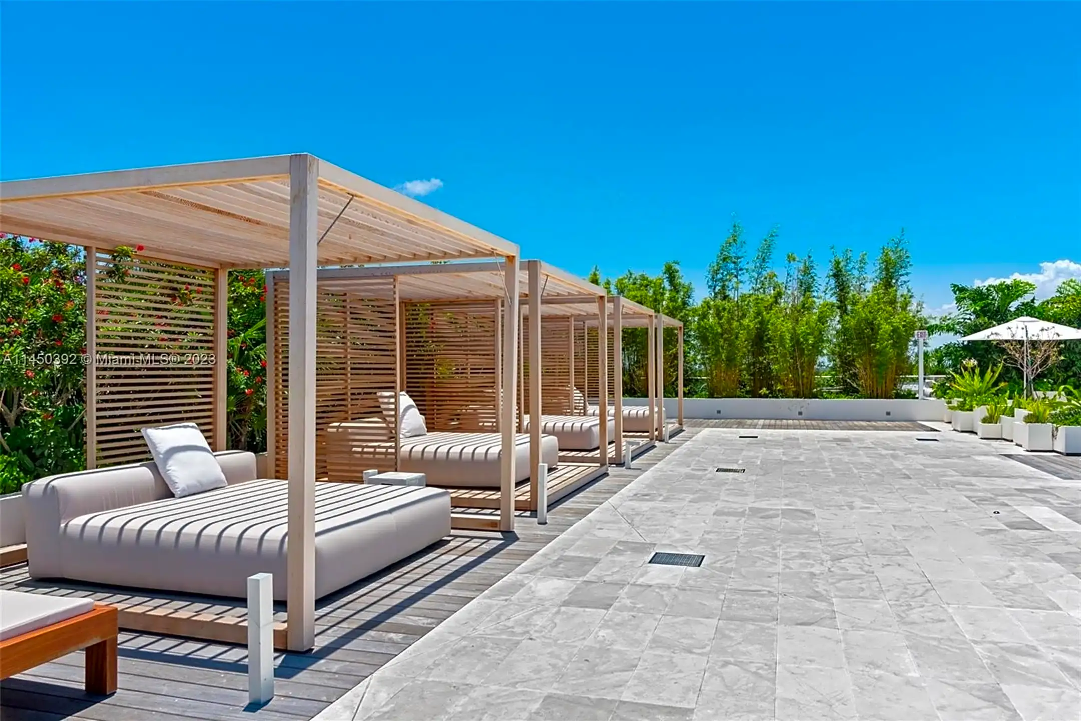 Patio / Deck - 1081 W 48th St - Miami Beach, FL