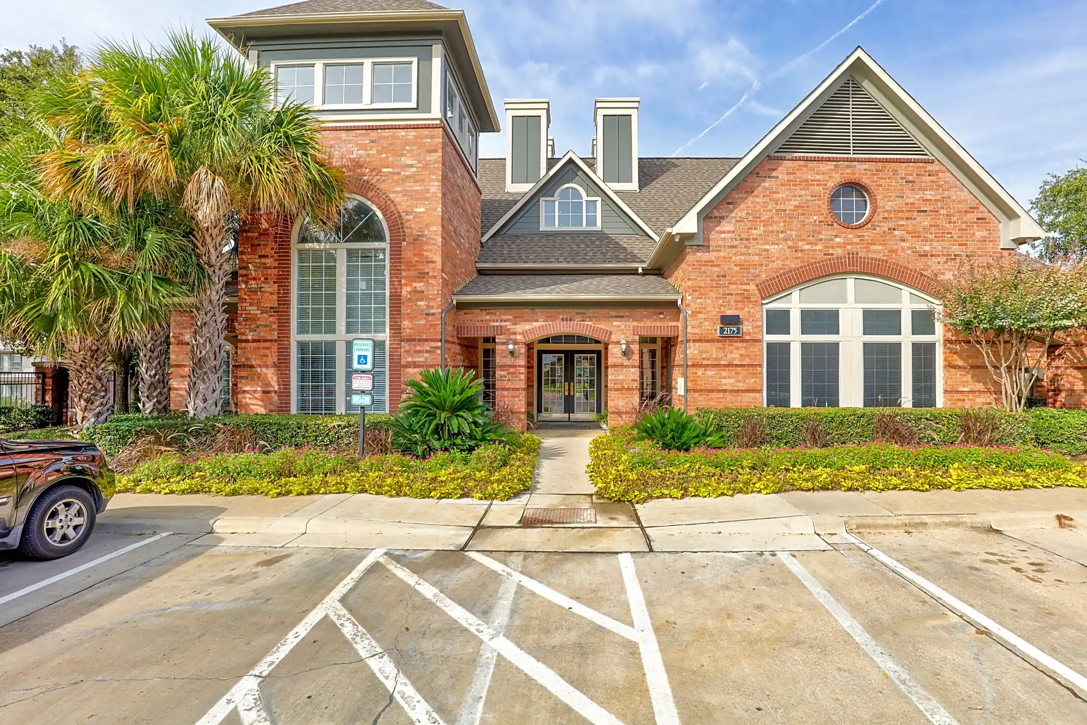 The Seasons at Green Oaks 2175 N Hwy Grand Prairie, TX Apartments