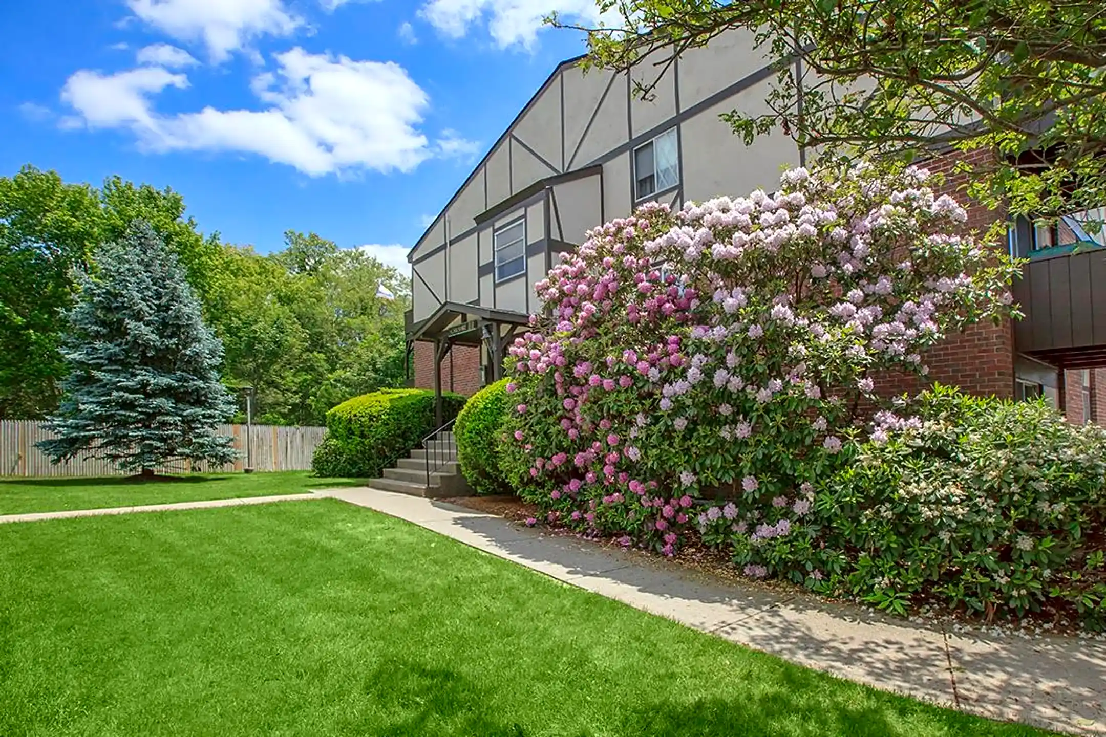 East Bay Apartments 700 Ave Warren, RI Apartments for Rent