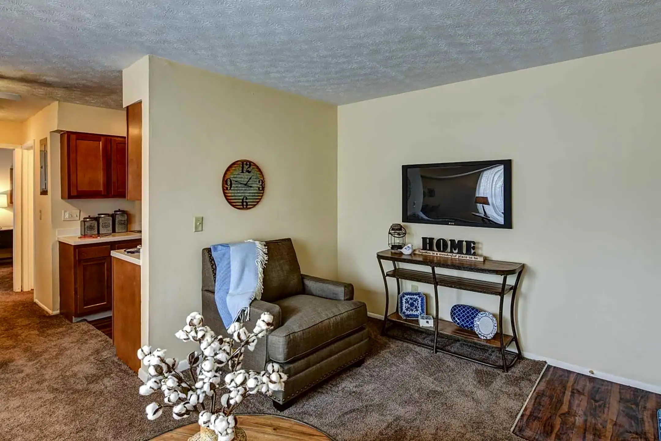 Living Room - Lake Eden Apartments and Townhomes - Columbus, OH