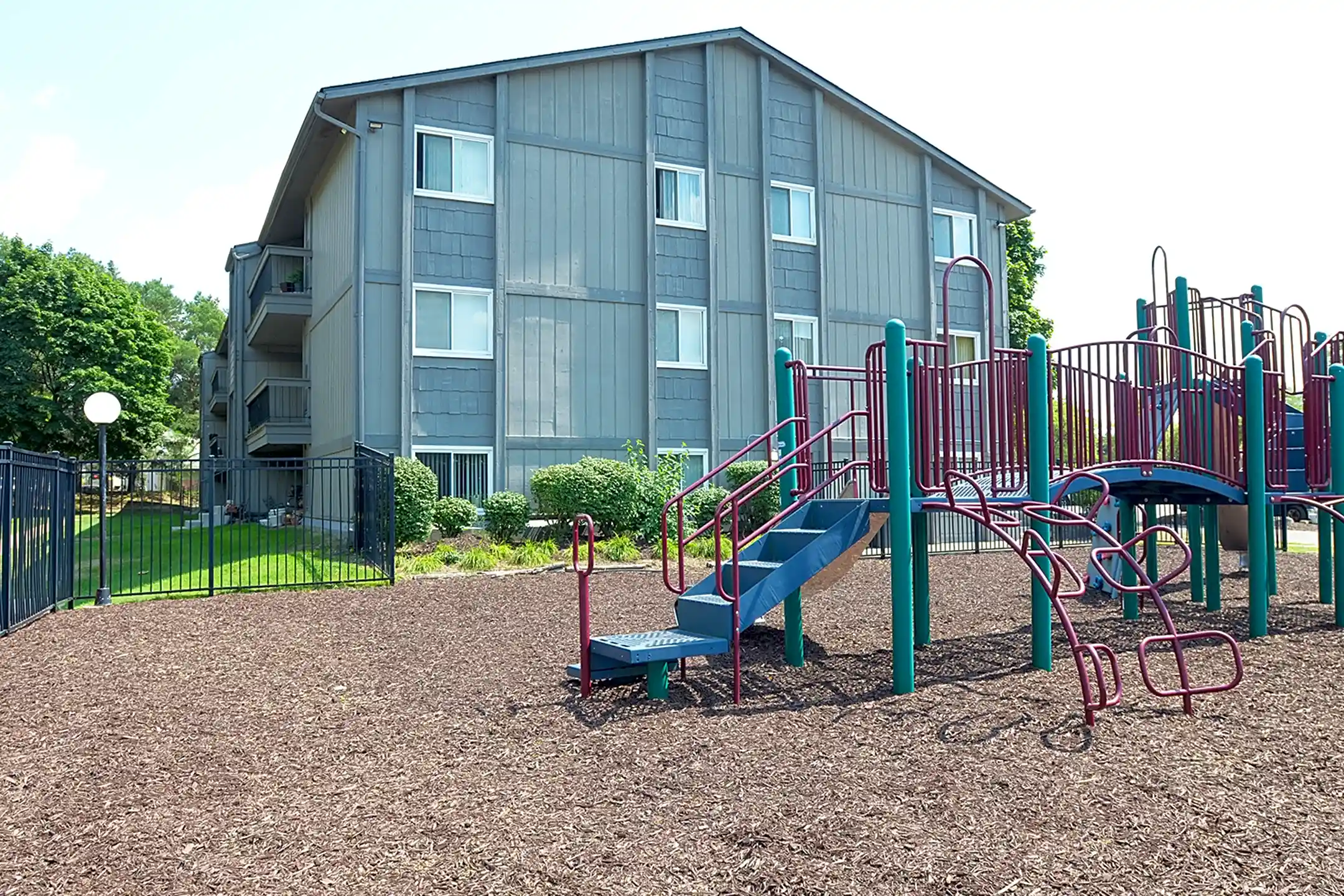 Pine Lake Apartments 3620 Windmill Dr Waterford, MI Apartments for