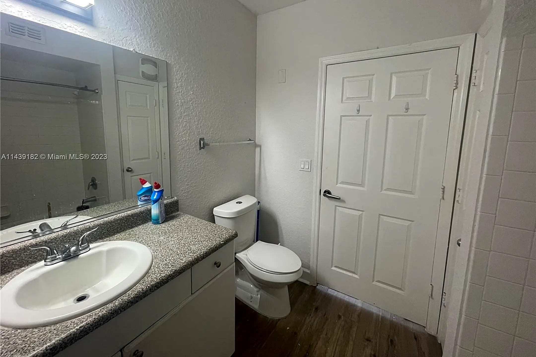 Bathroom - 202 E South St #5039 - Orlando, FL