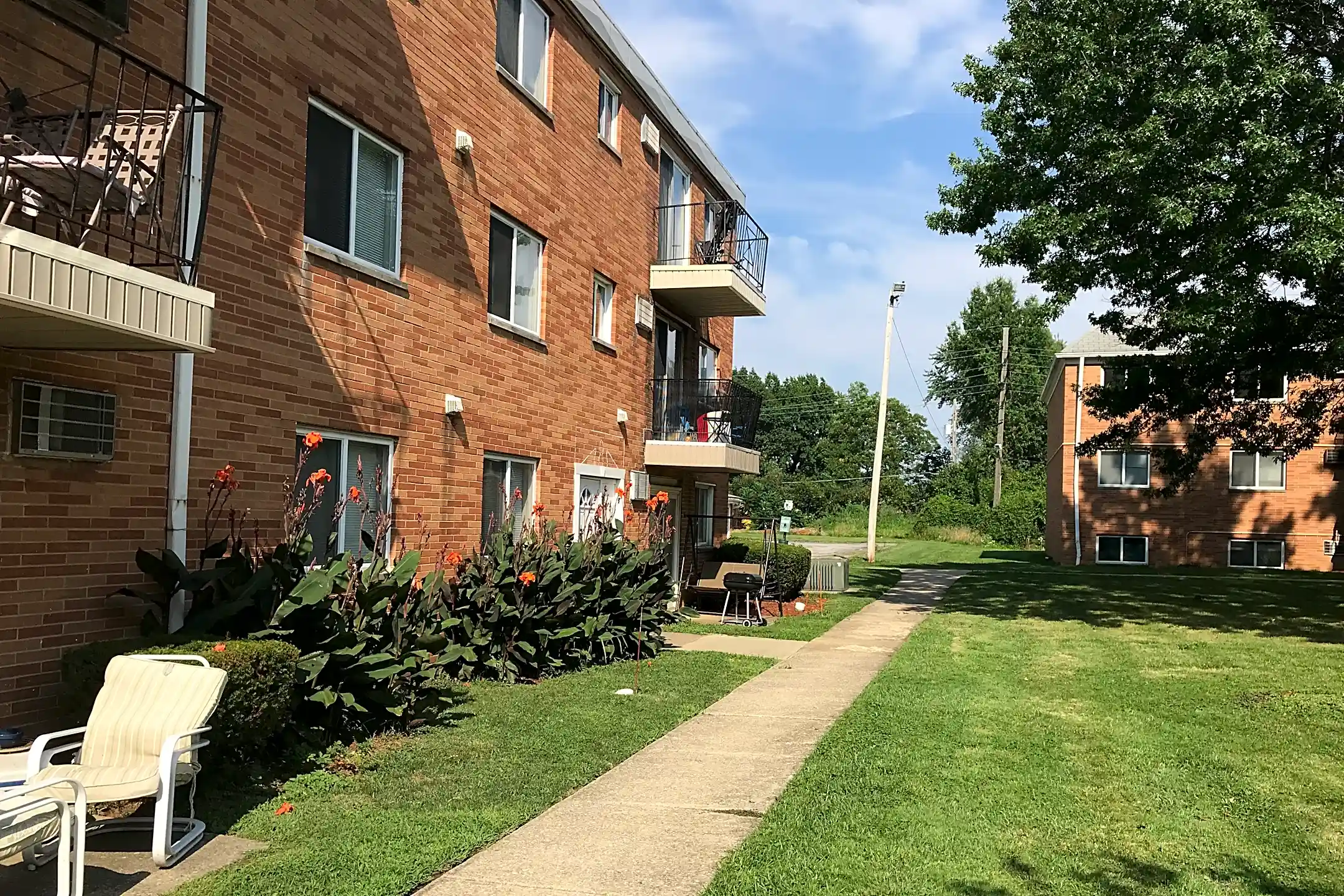 The Meadows Patio ApartmentsHEAT INCLUDED! 5691 Chevrolet Blvd