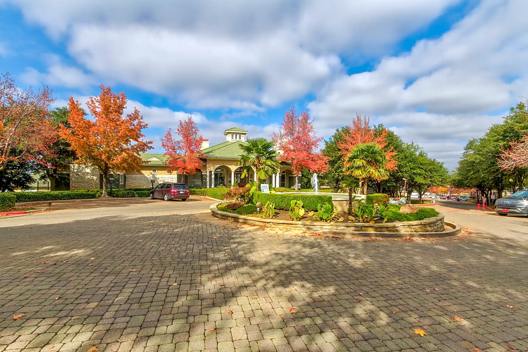 St. Laurent Apartment Homes Apartments Grand Prairie, TX 75050