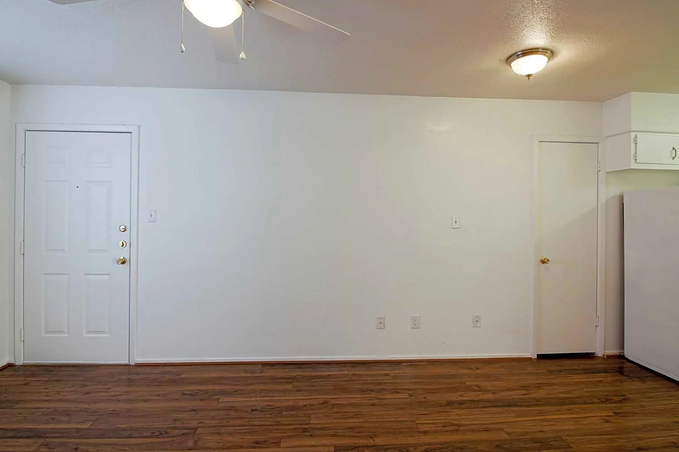 Living Room - Broadmoor Apartments - Bryan, TX
