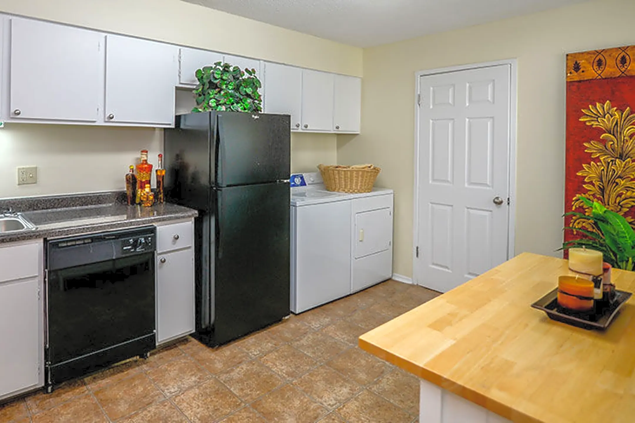 Legacy on Lynnfield 5900 Cedar Forrest Dr Memphis, TN Apartments