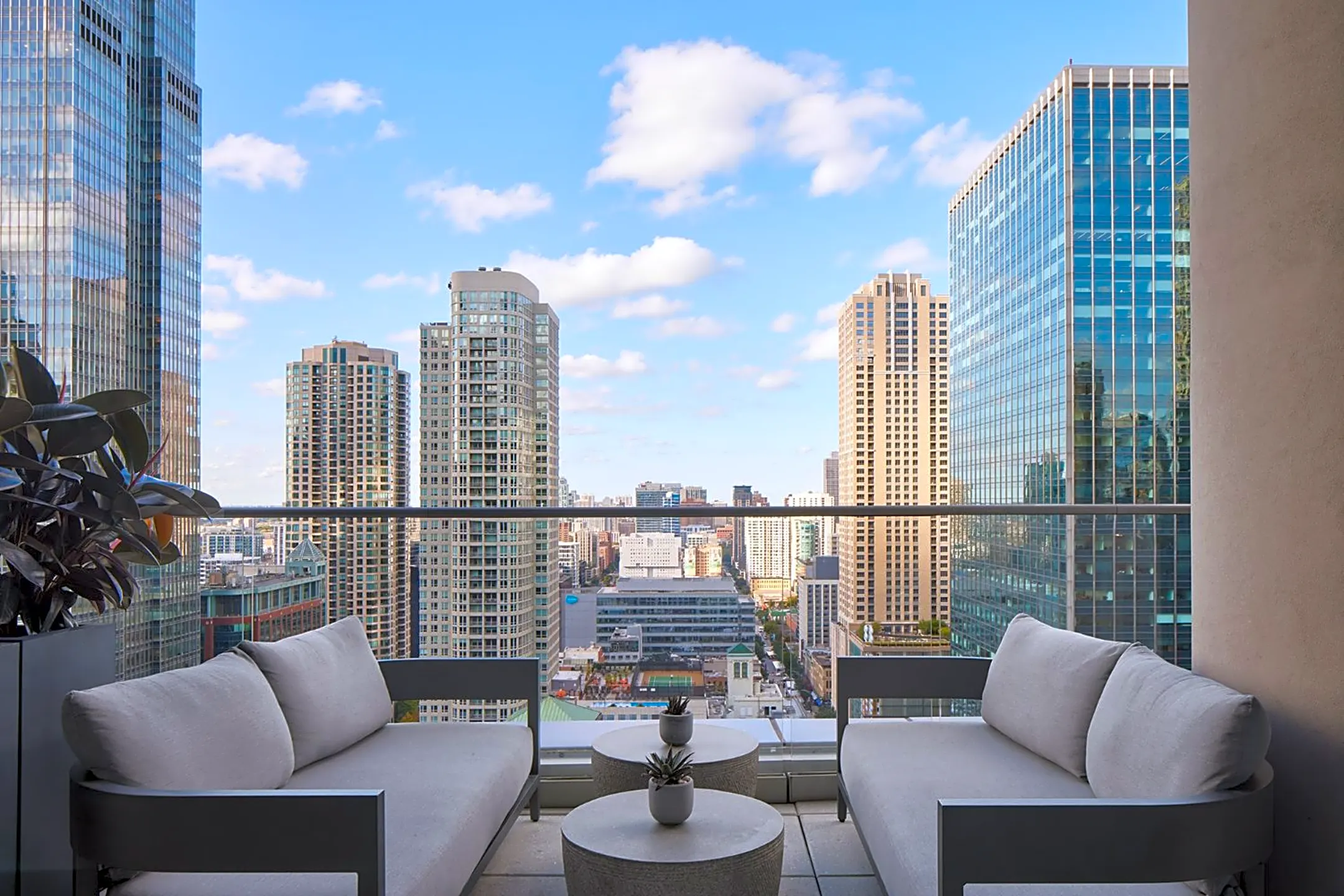 OneEleven - 111 W Wacker Dr | Chicago, IL Apartments for Rent | Rent.